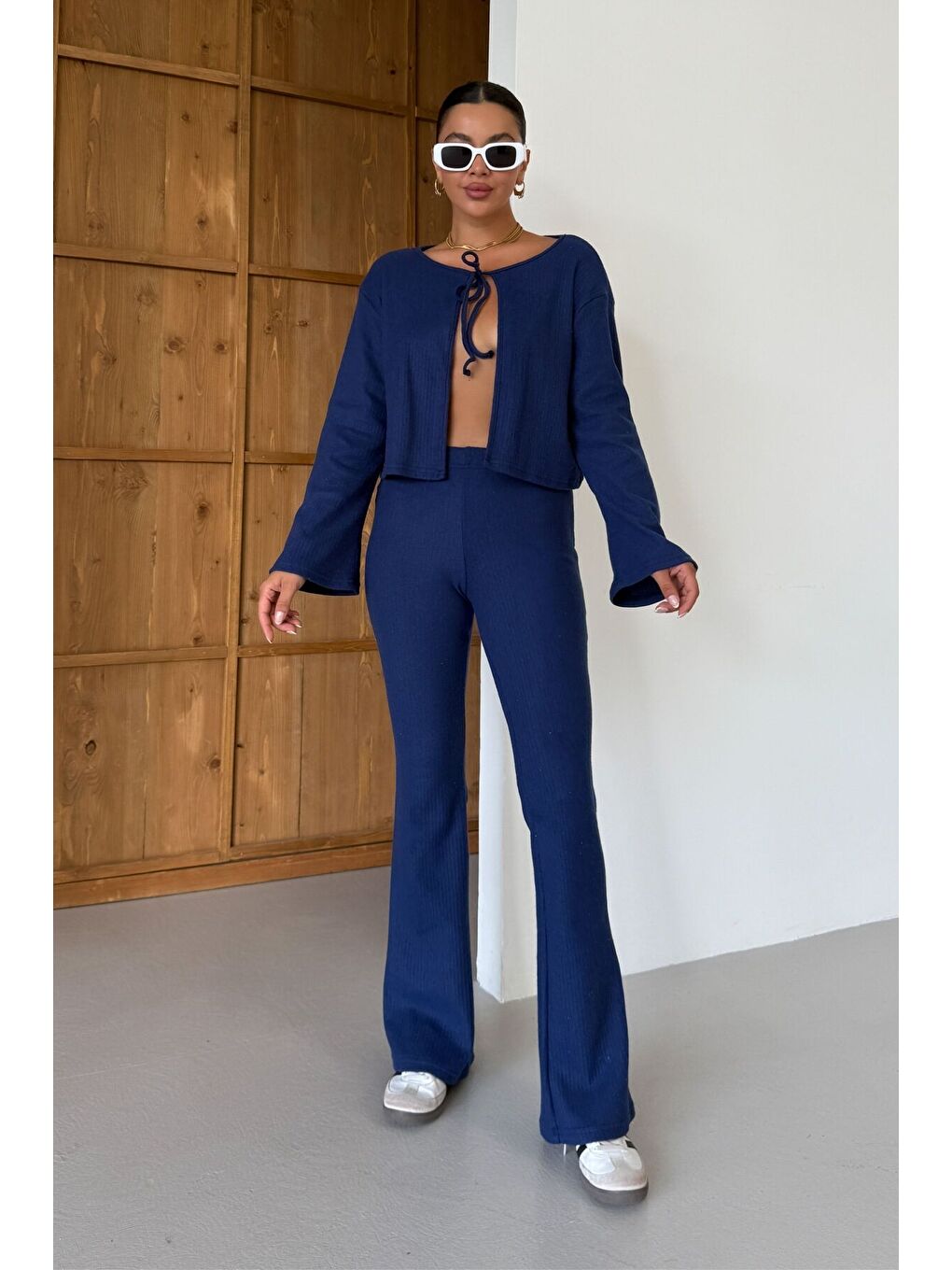 Kadın Lacivert Önden Bağcık Detay Fitilli Crop Pantolon Takım-3