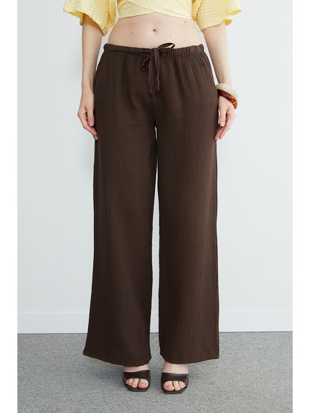 Kahverengi Beli Bağlamalı Müslin Kumaş Palazzo Pantolon-3