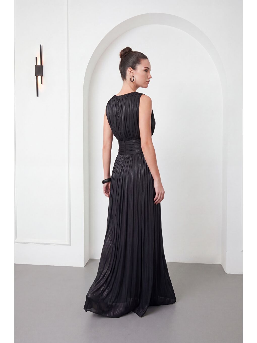 Kadın Siyah Bisiklet Yaka Pileli Uzun Davet Elbisesi-5