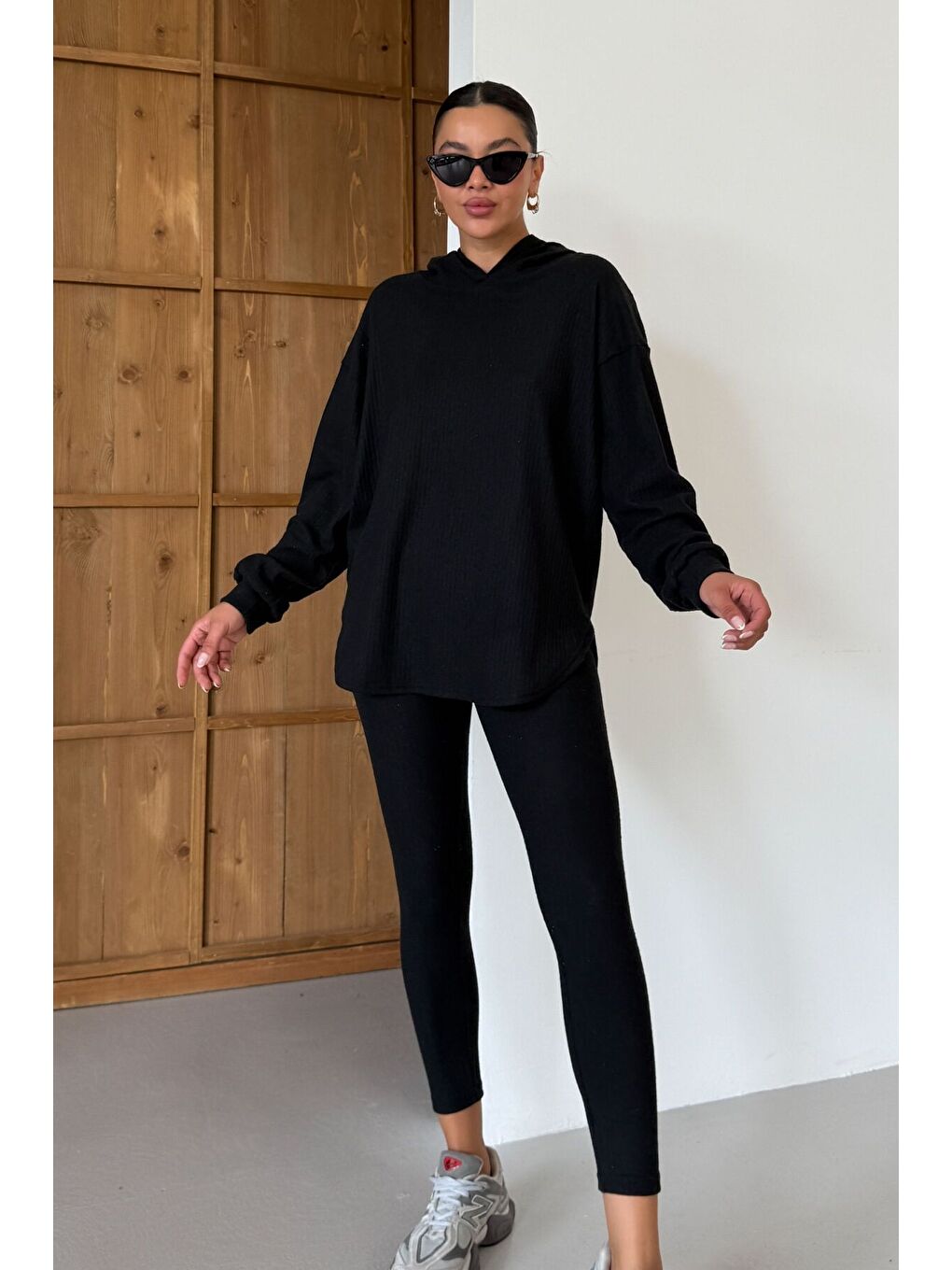 Kadın Siyah Oval Bel Detay Fitilli Kapüşonlu Taytlı İnterlok Takım-4