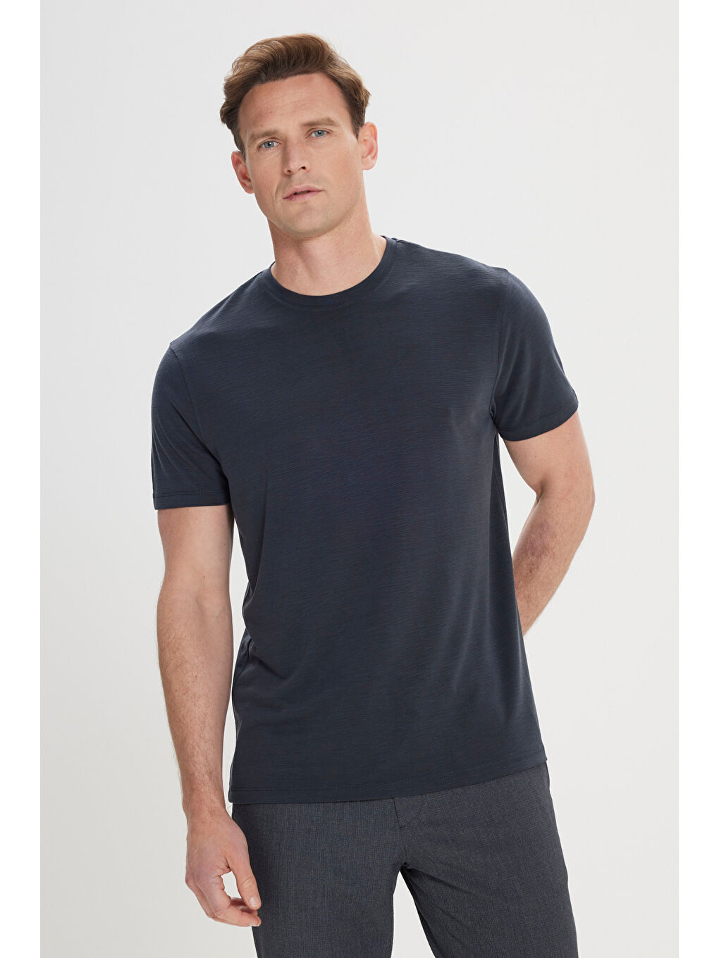 Erkek Siyah Slim Fit Dar Kesim Bisiklet Yaka Pamuklu Tişört