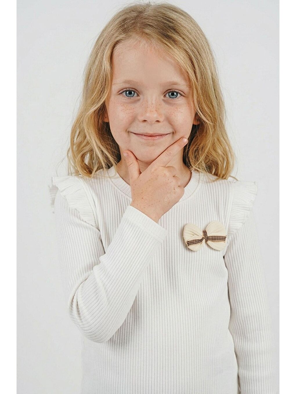 Kız Çocuk Uzun Kollu Tişört Fiyonk Arma Aplike Aksesuarlı Beyaz (2-6 Yaş)-1