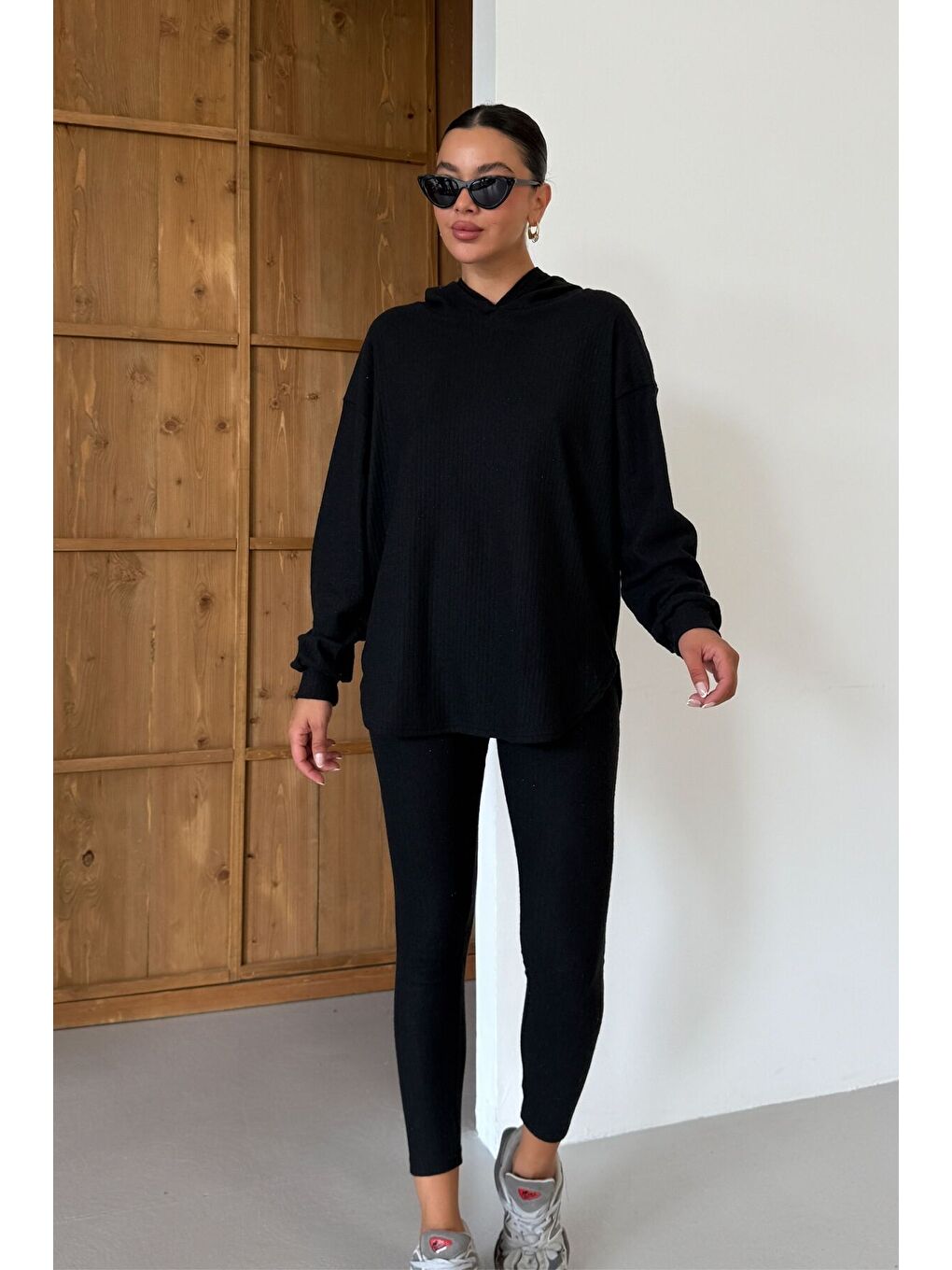 Kadın Siyah Oval Bel Detay Fitilli Kapüşonlu Taytlı İnterlok Takım-5