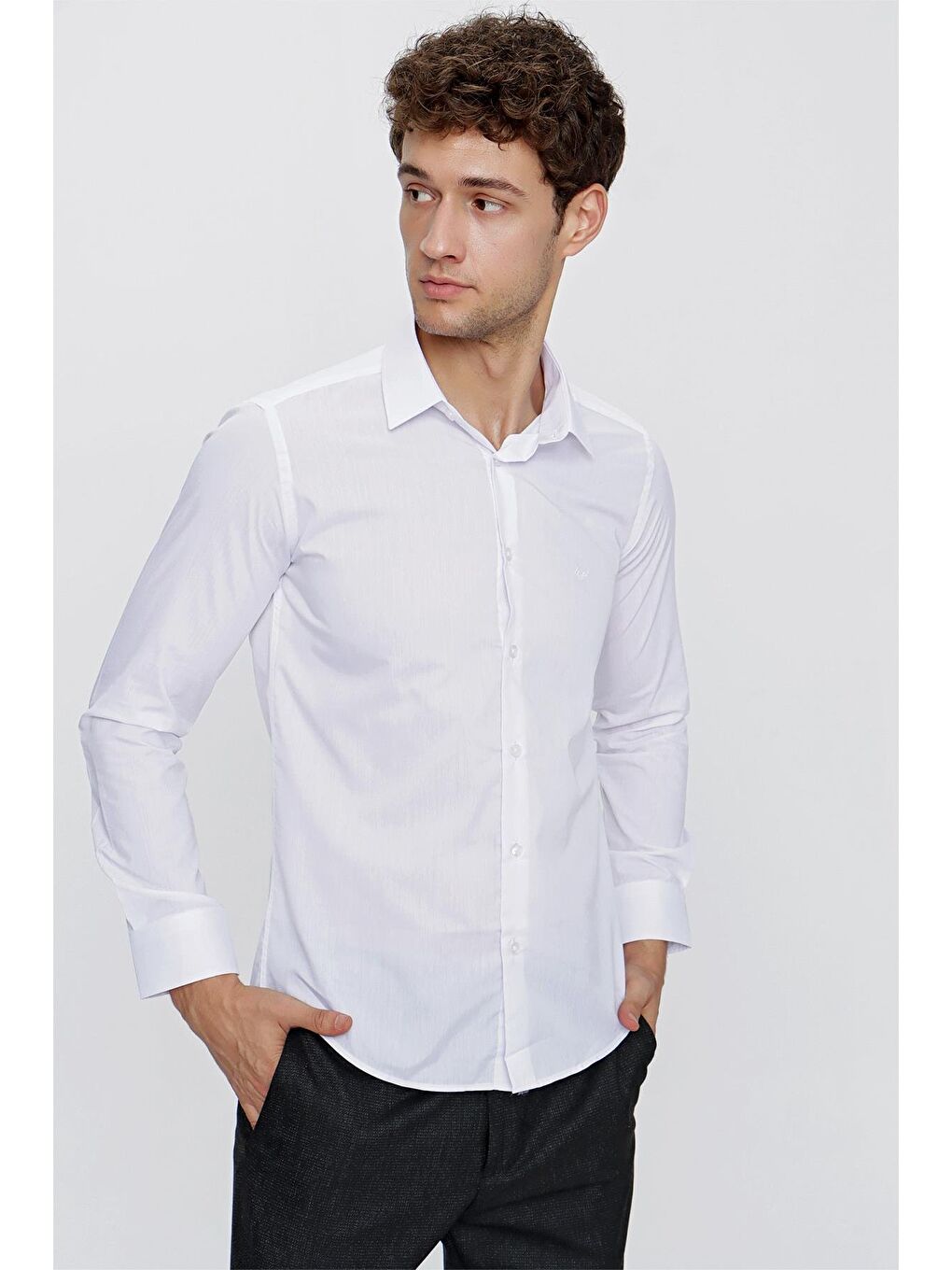 Beyaz Uzun Kol Düz Bez Ayağı Sert Yaka Cepsiz Pamuklu Basic Slim Fit Gömlek 1004250057_600