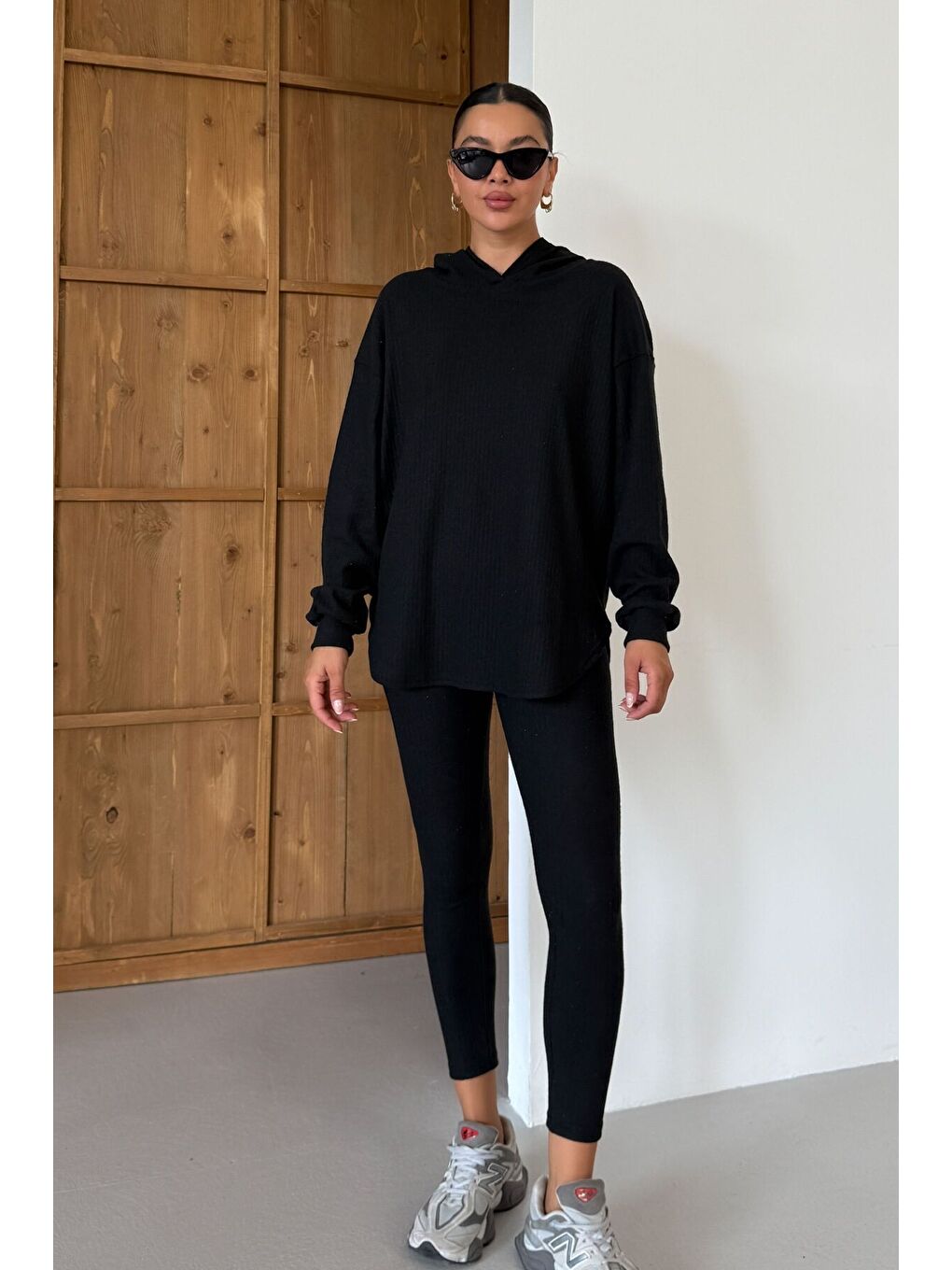 Kadın Siyah Oval Bel Detay Fitilli Kapüşonlu Taytlı İnterlok Takım-6