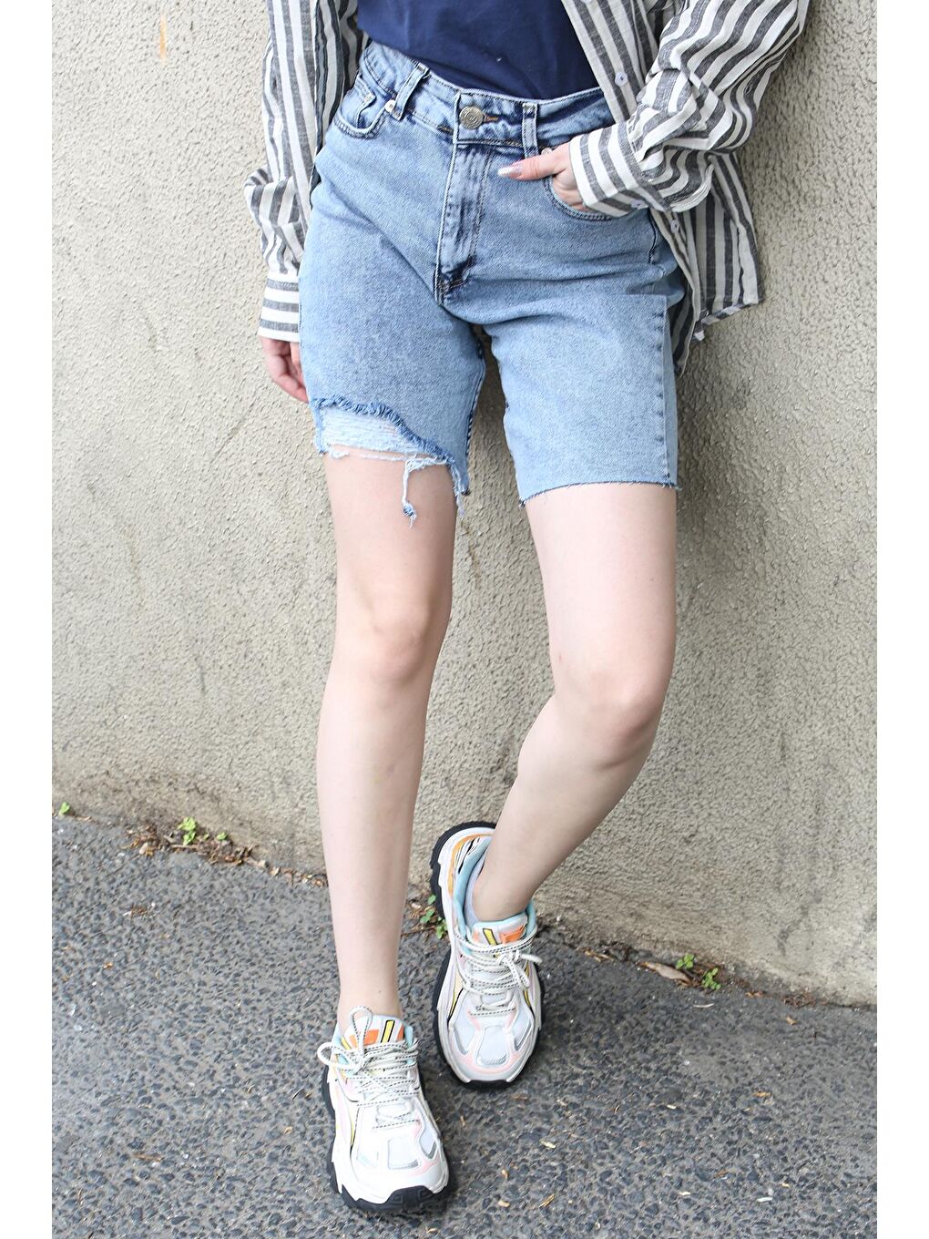 Açık Mavi Yırtık Detaylı Yüksek Bel Jean Şort Mg1749-3
