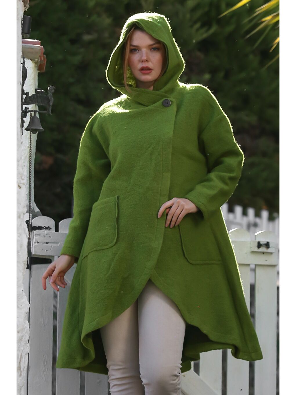 İtalyan Fıstık Yeşili Kapüşonlu Uzun Kol Yaka Kapaması Düğmeli Cepli Kaşe Dokuma Kaban 90 70