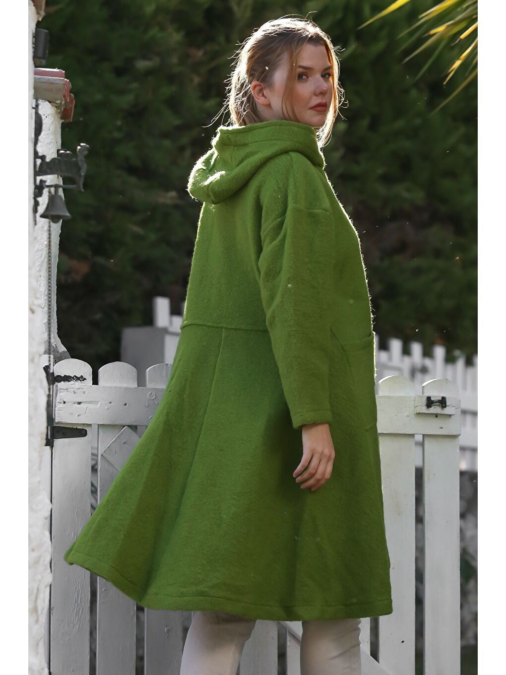 İtalyan Fıstık Yeşili Kapüşonlu Uzun Kol Yaka Kapaması Düğmeli Cepli Kaşe Dokuma Kaban 90 70-1