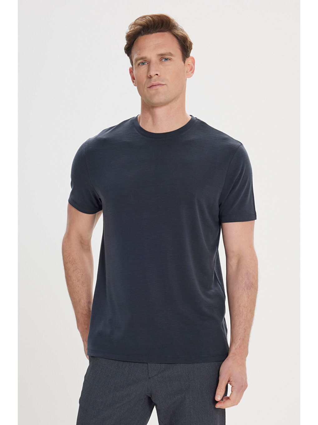 Erkek Siyah Slim Fit Dar Kesim Bisiklet Yaka Pamuklu Tişört-3