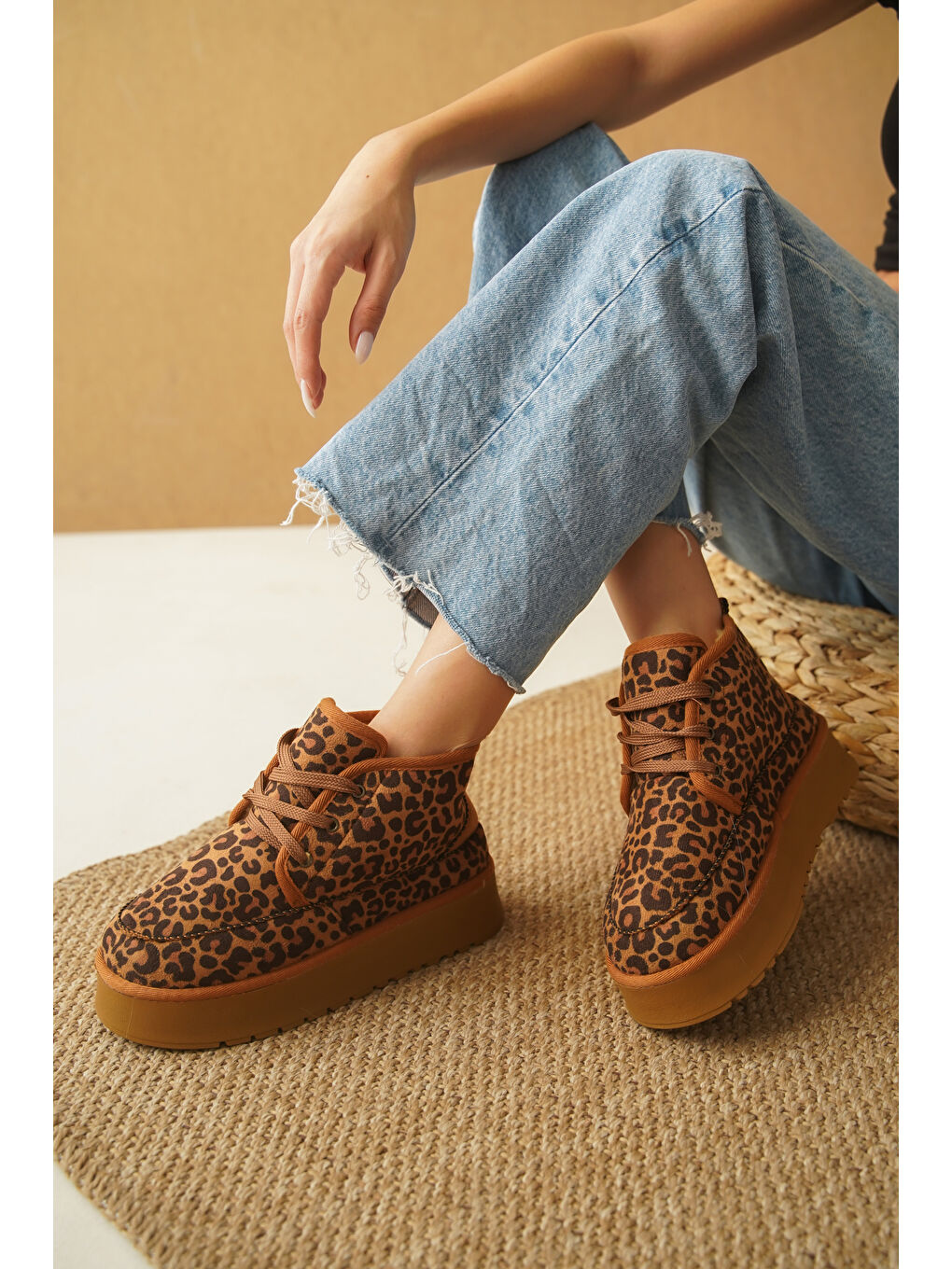 Karışık Madeline Kalın Tabanlı Yuvarlak Burunlu Bağcıklı Kürklü Kadın Bot-6