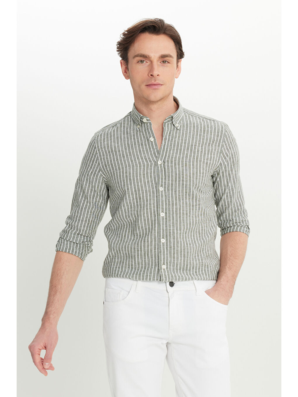 Erkek Haki Keten Slim Fit Dar Kesim Düğmeli Yaka Çizgili Gömlek