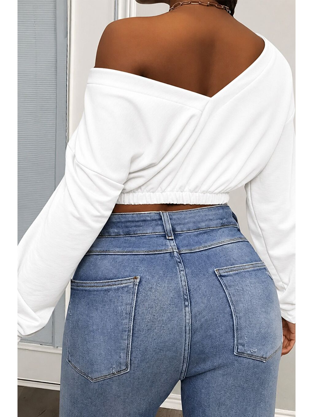 Beyaz Kadın Omuz Dekolteli Lastikli Crop Sweatshirt %100 Pamuk-1