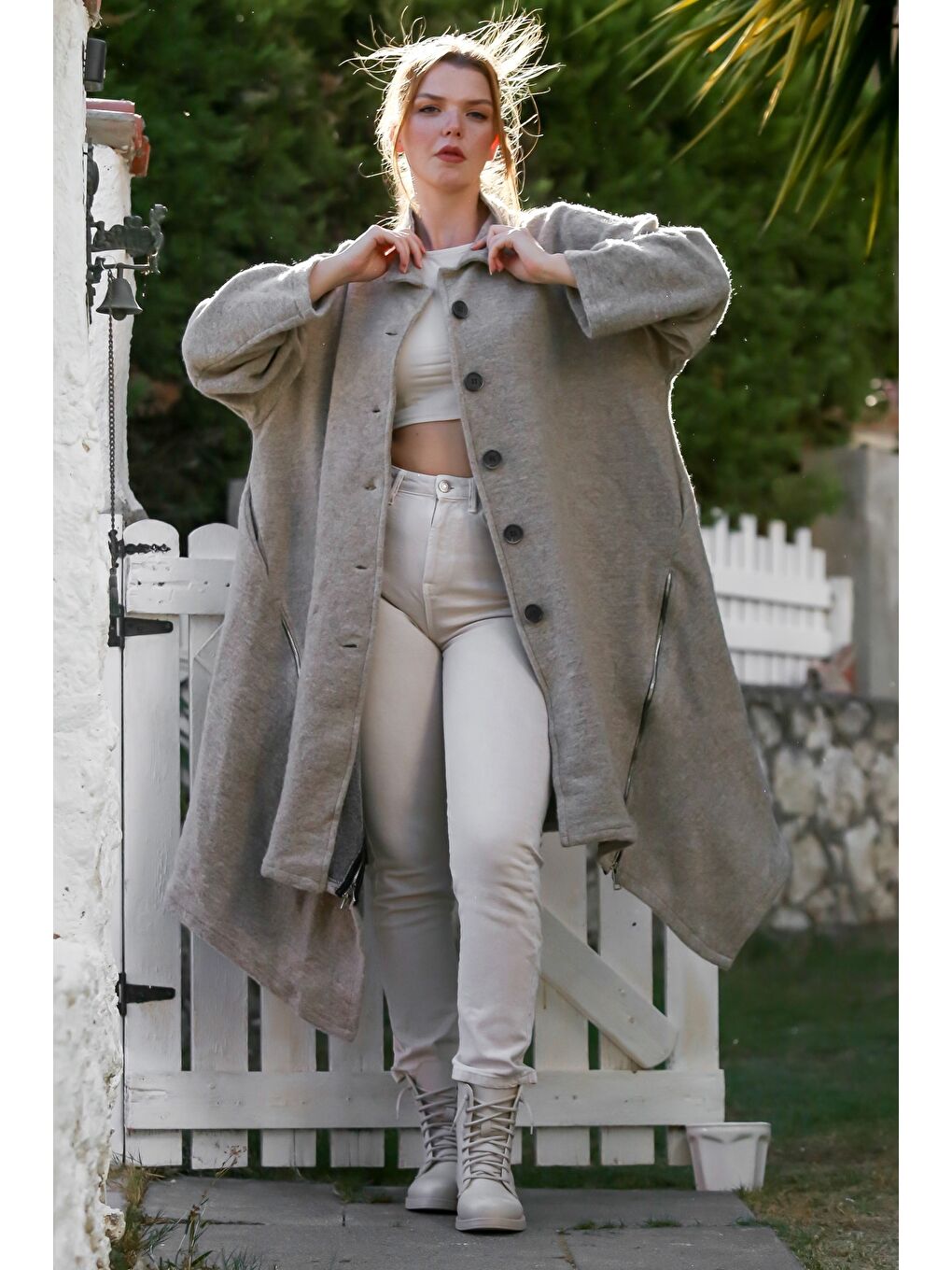 İtalyan Bej Hakim Yaka Uzun Kol Fermuarlı Gizli Cepli Kaşe Oversize Dokuma Kaban 105 70-2