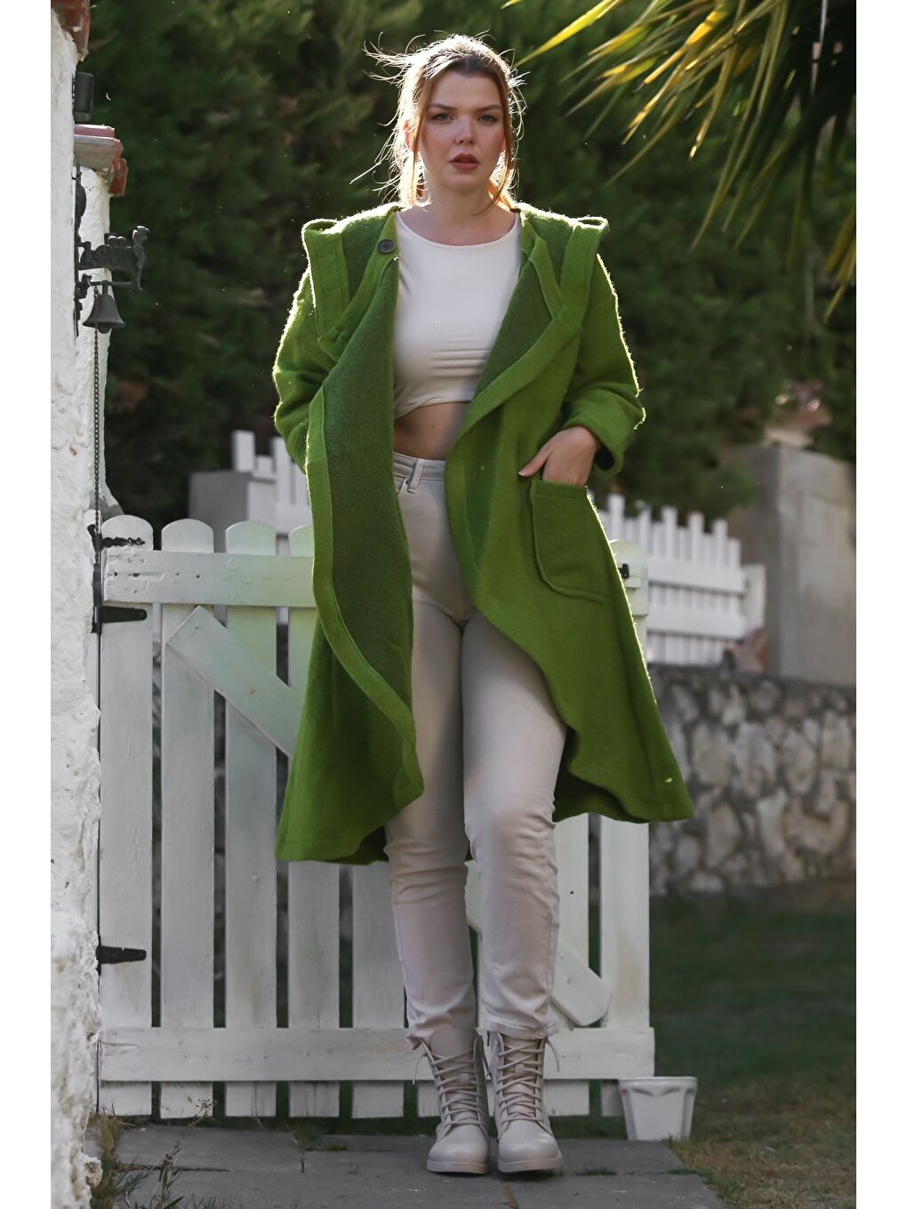 İtalyan Fıstık Yeşili Kapüşonlu Uzun Kol Yaka Kapaması Düğmeli Cepli Kaşe Dokuma Kaban 90 70-4