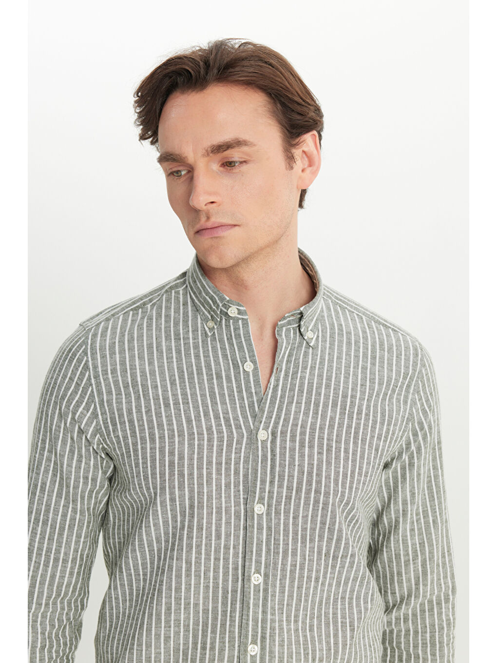Erkek Haki Keten Slim Fit Dar Kesim Düğmeli Yaka Çizgili Gömlek-3