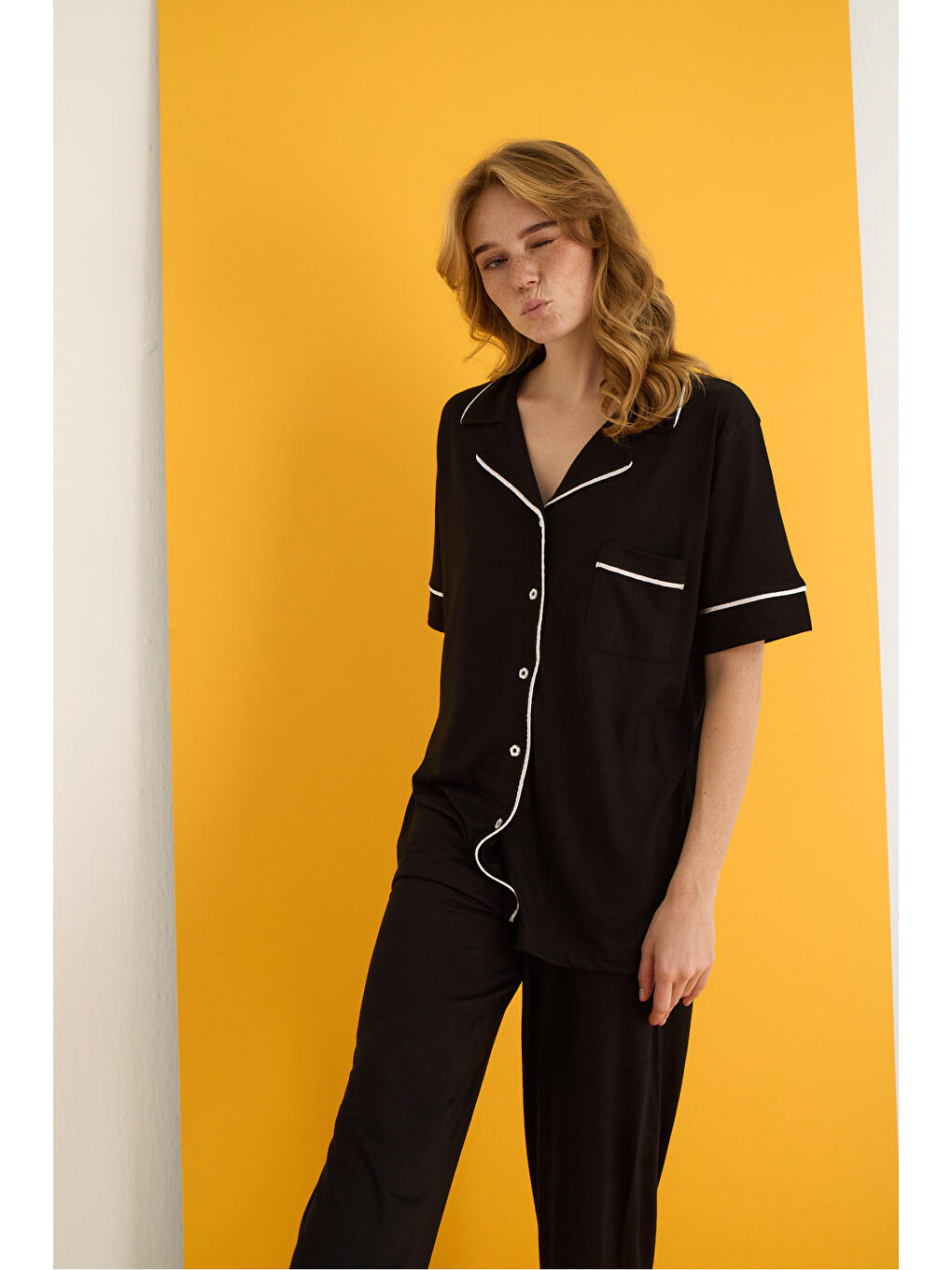 Siyah Viskon Düğmeli Pijama Takımı 7041-1-1