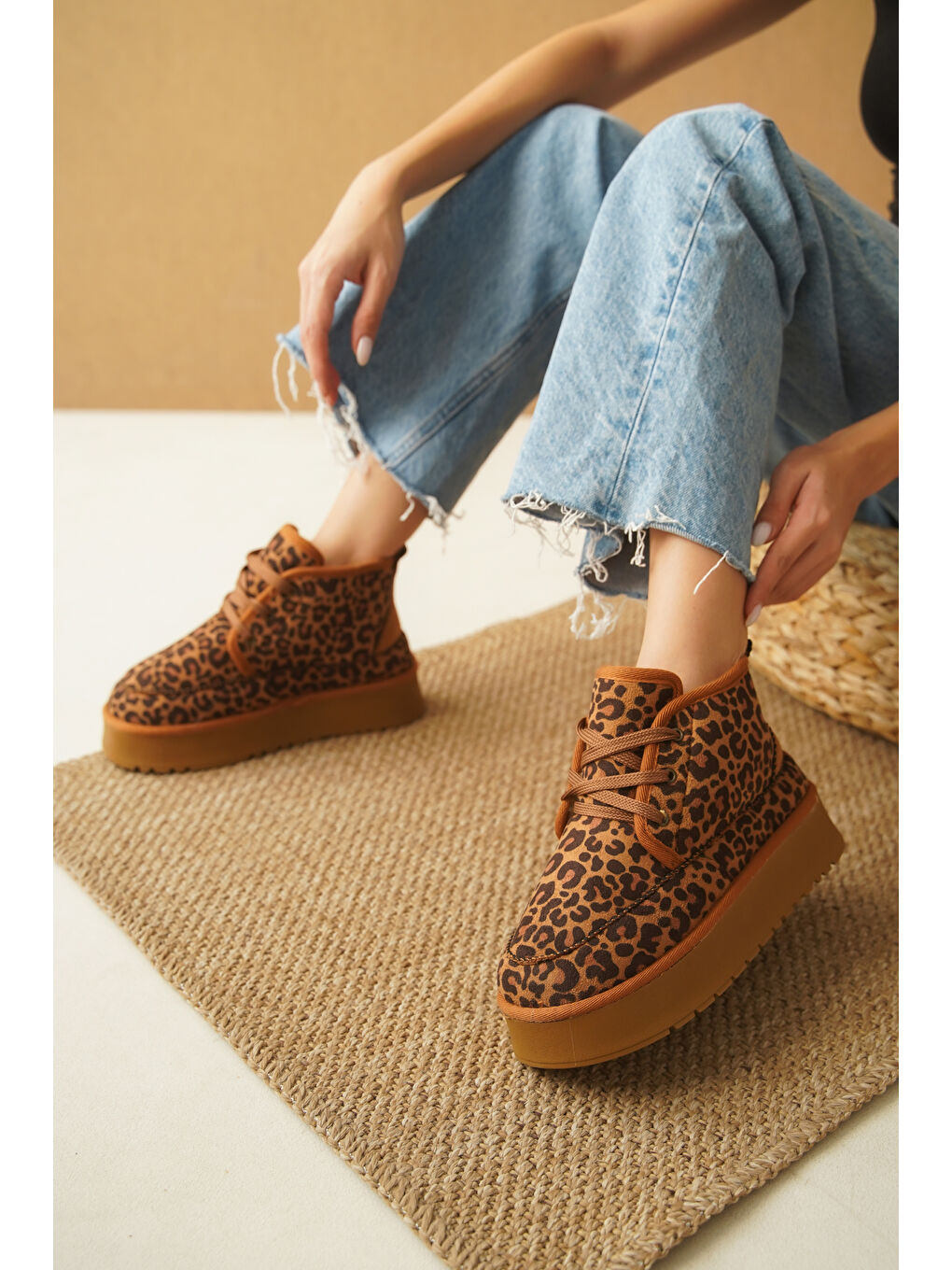 Karışık Madeline Kalın Tabanlı Yuvarlak Burunlu Bağcıklı Kürklü Kadın Bot-7