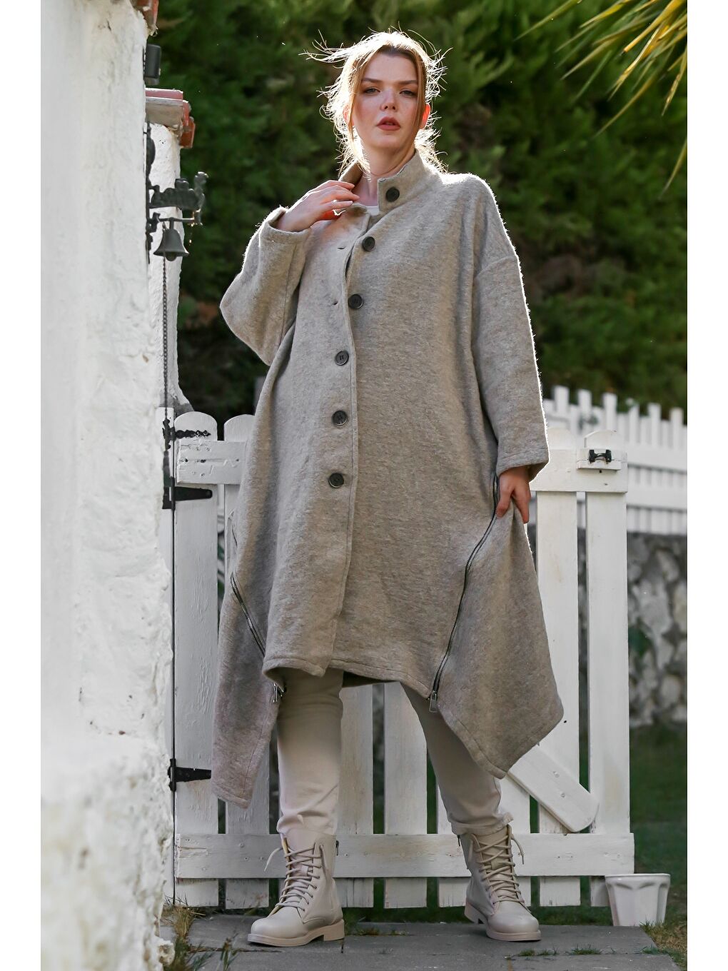 İtalyan Bej Hakim Yaka Uzun Kol Fermuarlı Gizli Cepli Kaşe Oversize Dokuma Kaban 105 70-4