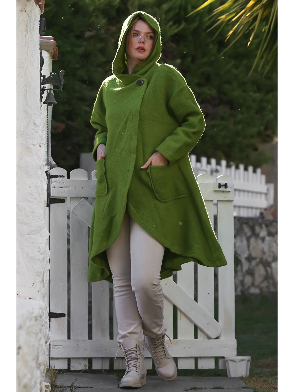 İtalyan Fıstık Yeşili Kapüşonlu Uzun Kol Yaka Kapaması Düğmeli Cepli Kaşe Dokuma Kaban 90 70-6