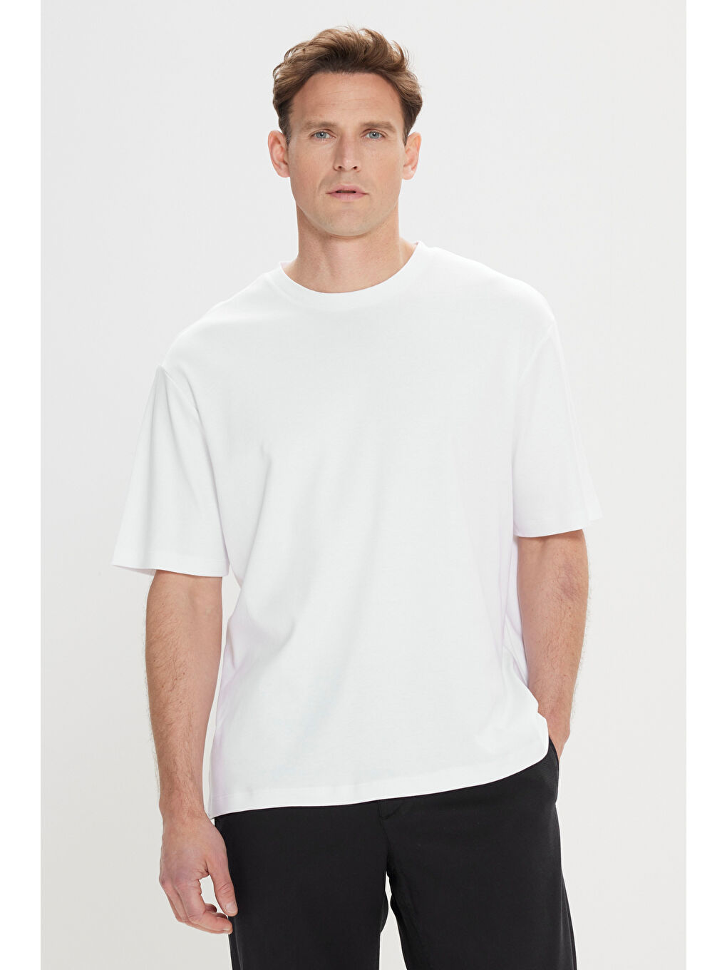 Erkek Beyaz Modern Fit Rahat Kesim %100 Pamuk Bisiklet Yaka Tişört