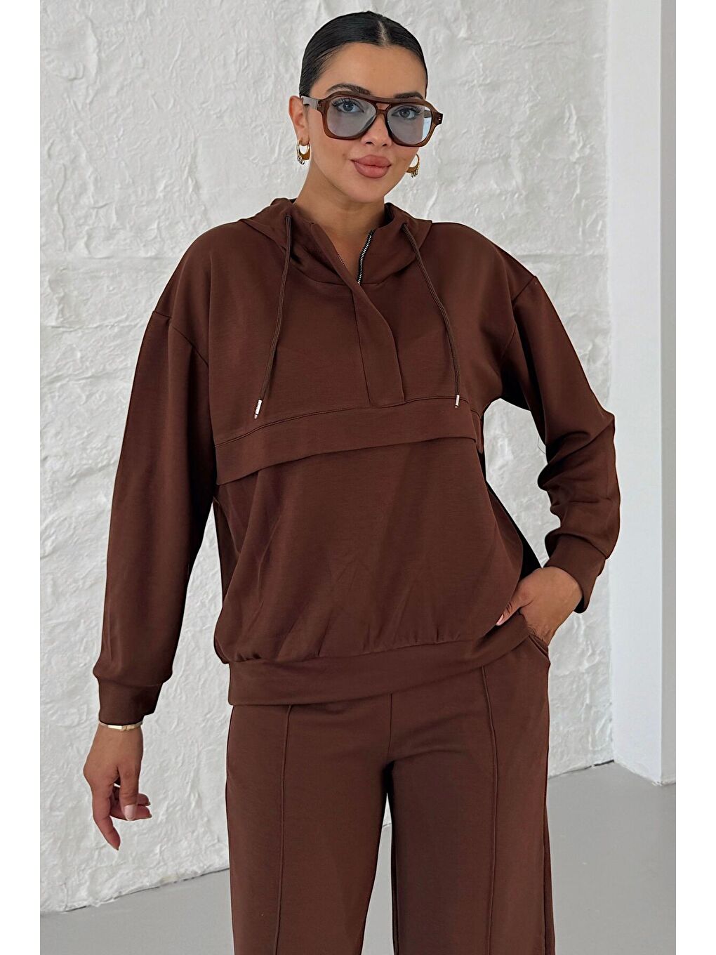 Kadın Kahverengi Kapüşonlu Biye Detaylı Yarım Fermuarlı Kanguru Cepli Alt-Üst Takım-5