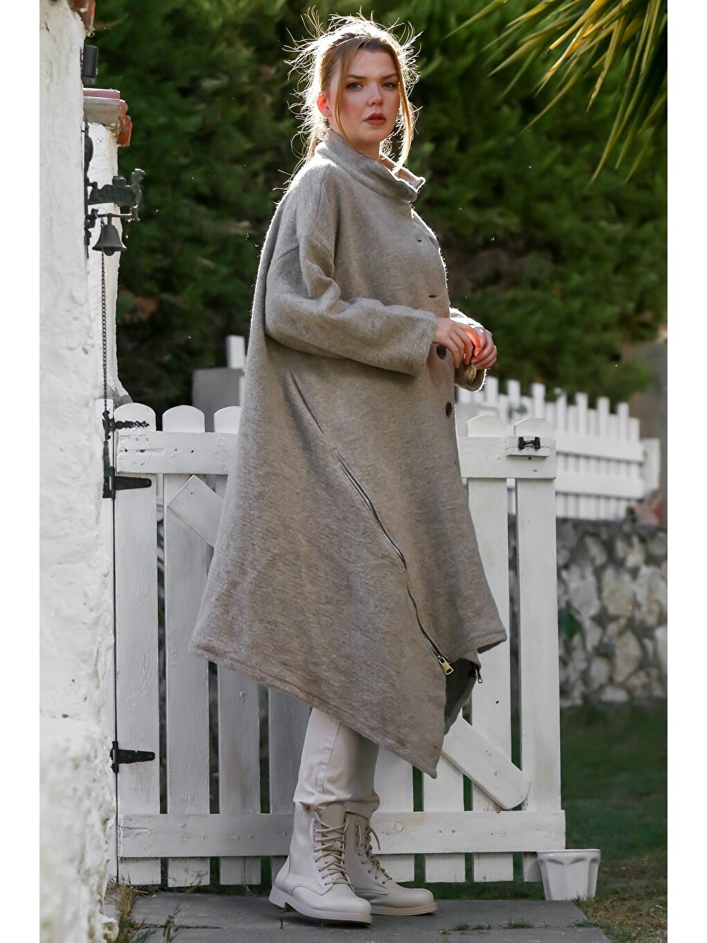 İtalyan Bej Hakim Yaka Uzun Kol Fermuarlı Gizli Cepli Kaşe Oversize Dokuma Kaban 105 70-6