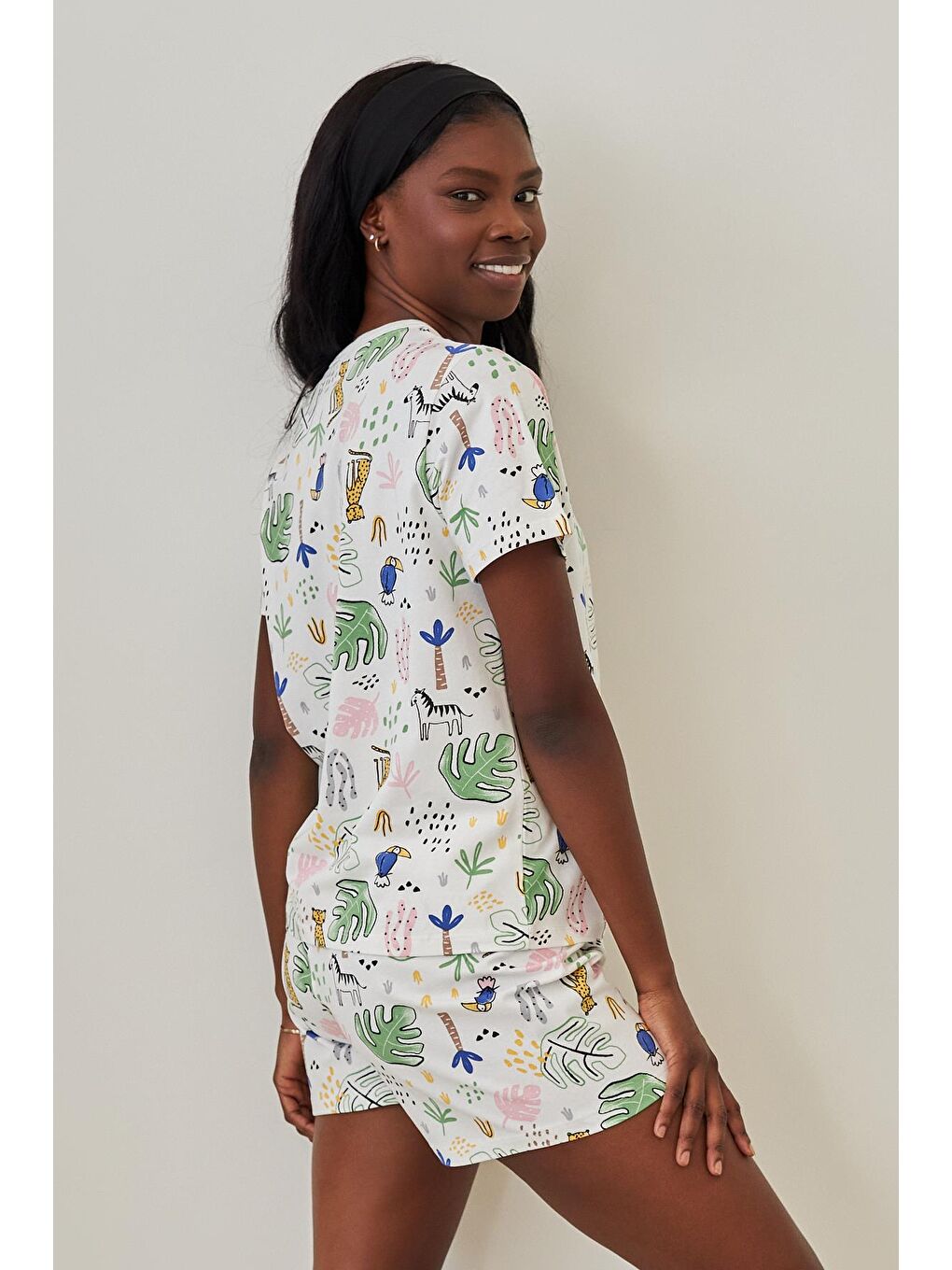 Kadın Safari Desenli Şortlu Pijama Takımı Ekru-1