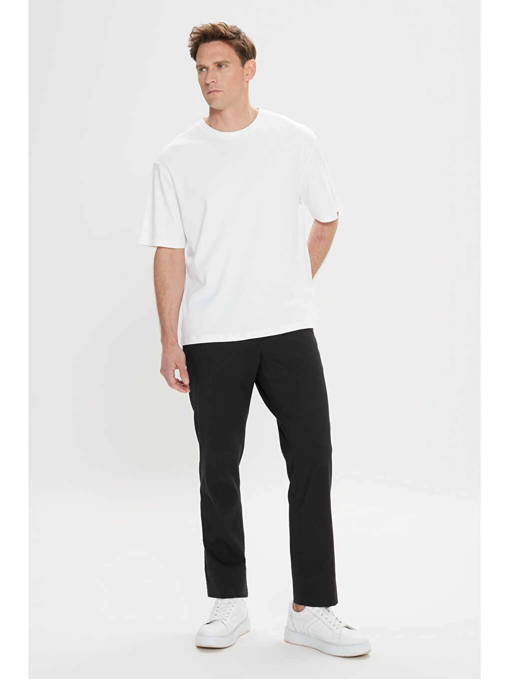 Erkek Beyaz Modern Fit Rahat Kesim %100 Pamuk Bisiklet Yaka Tişört-1