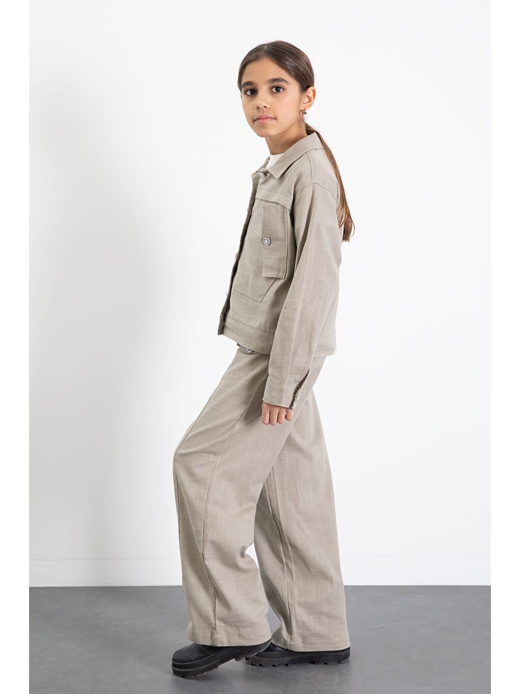 Bej Düğme Detaylı Keten Gömlekli Pantolonlu Kız Çocuk 2li Takım 23518-4