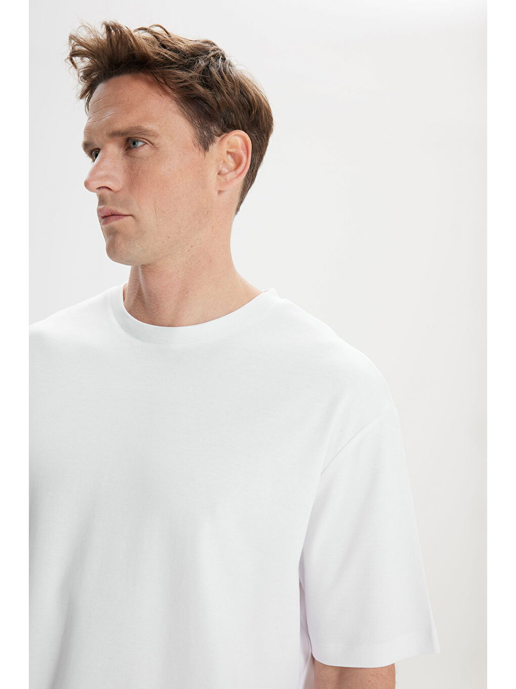 Erkek Beyaz Modern Fit Rahat Kesim %100 Pamuk Bisiklet Yaka Tişört-3