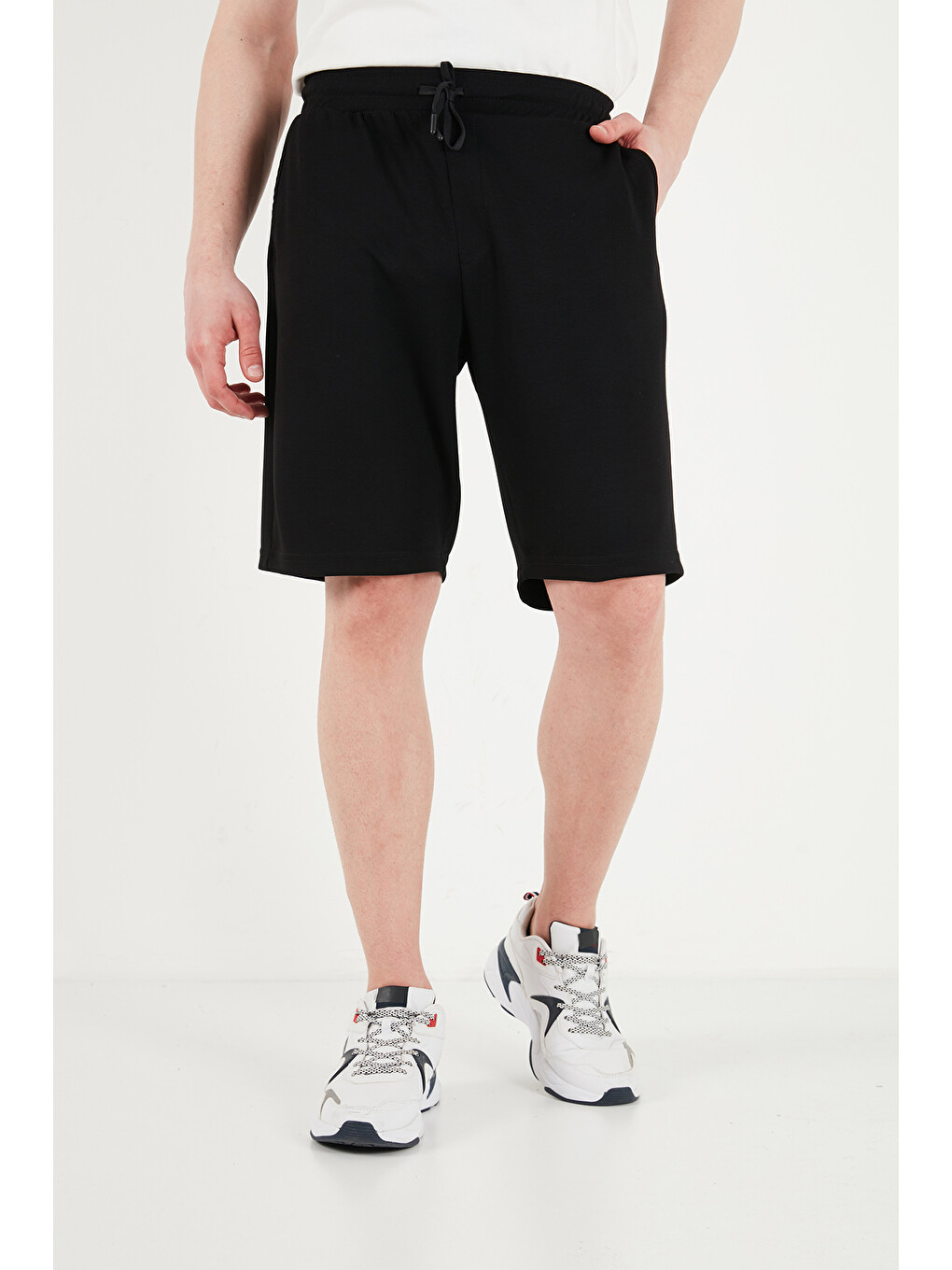 Siyah Regular Fit Bağlamalı Short 5908096-1