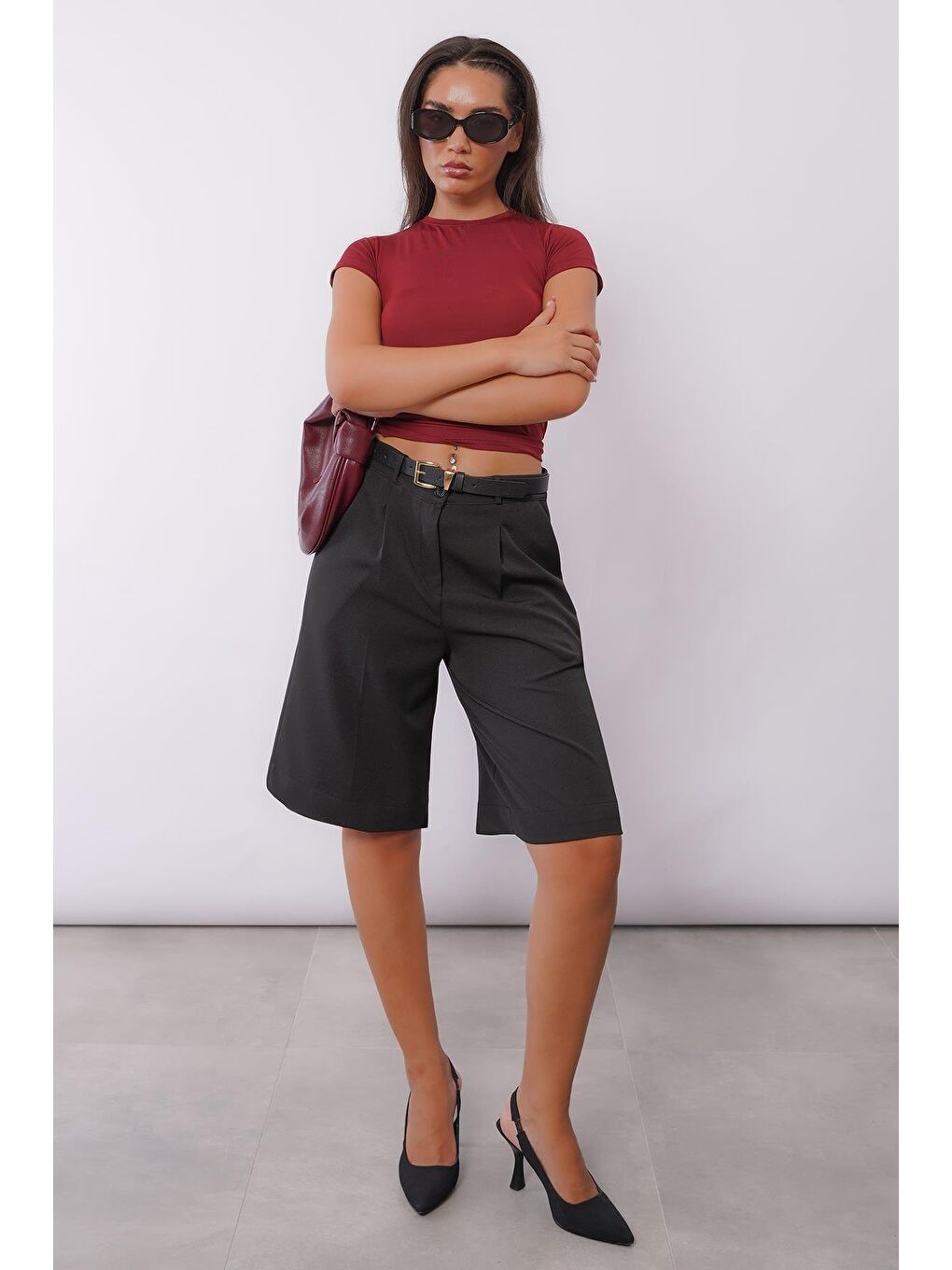 Siyah Pileli Kadın Bermuda Şort Mg2483-7