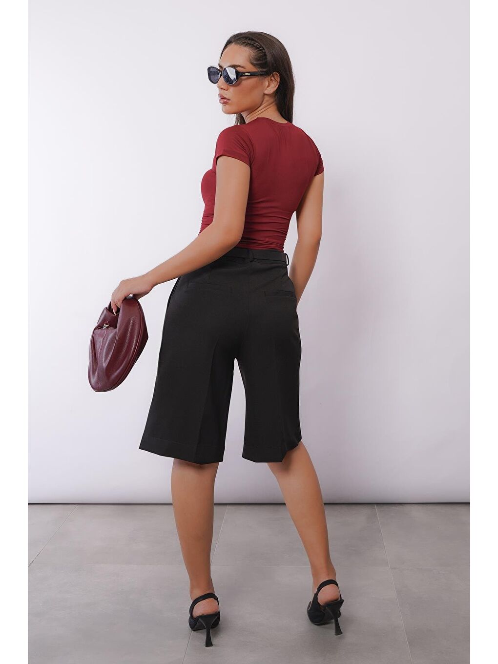 Siyah Pileli Kadın Bermuda Şort Mg2483-9