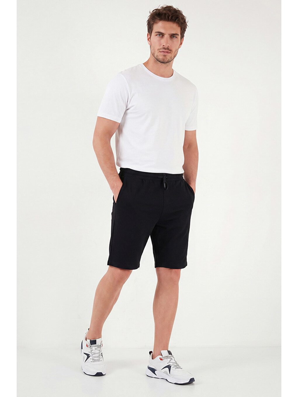 Siyah Regular Fit Bağlamalı Short 5908096-3