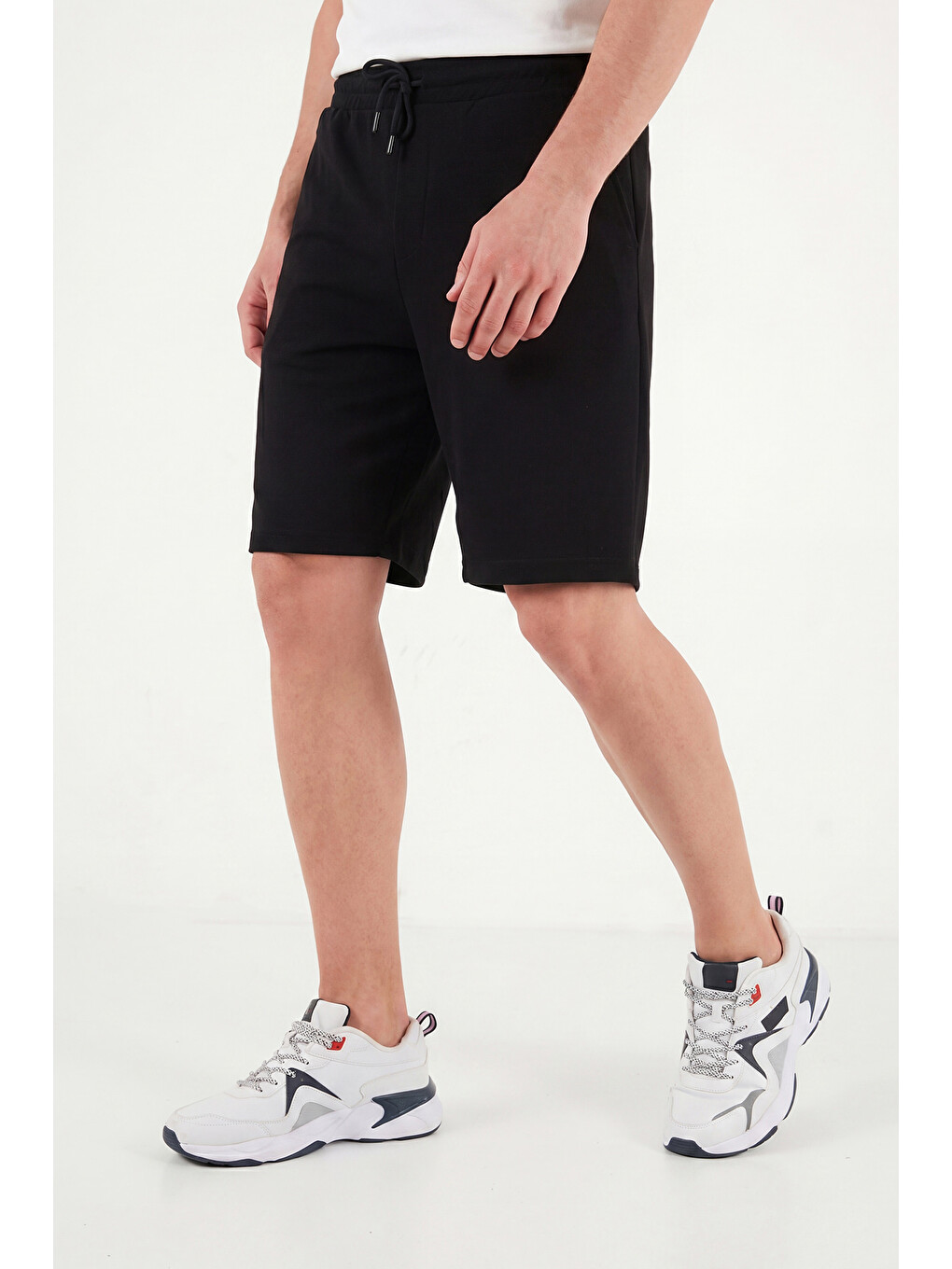 Siyah Regular Fit Bağlamalı Short 5908096-4