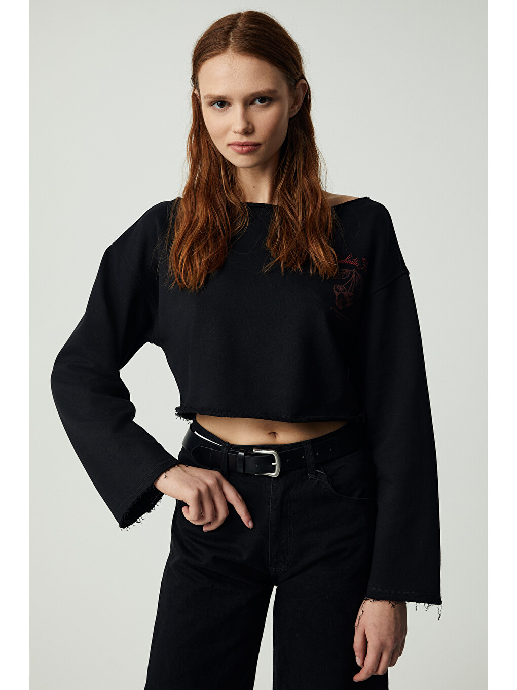 Carıbou Kadın Asimetrik Yakalı Şardonsuz Tek Omzu Açık Baskılı Siyah Sweatshirt-2