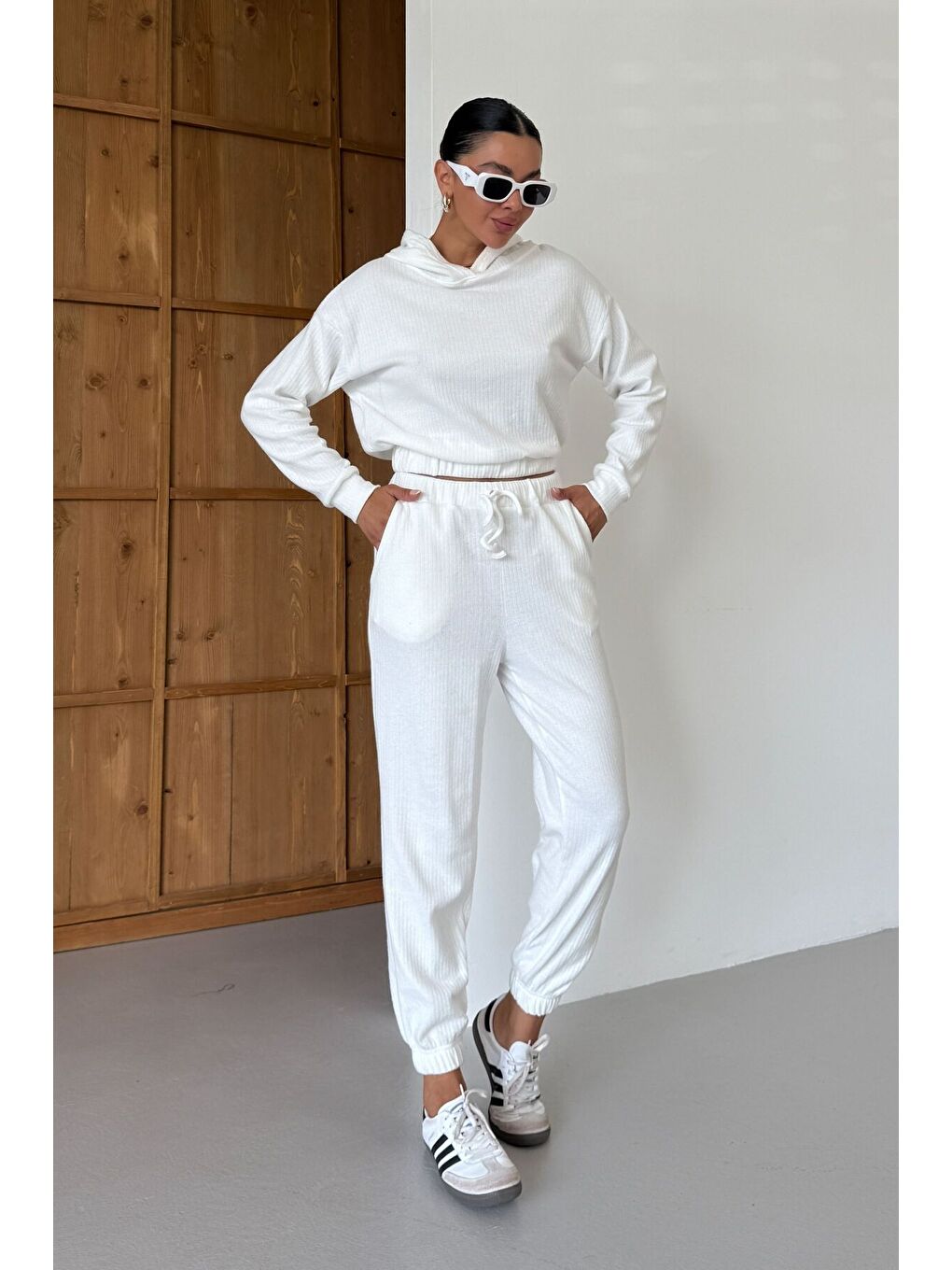 Kadın Beyaz Kapüşonlu Crop Fitilli Alt-Üst Takım-4