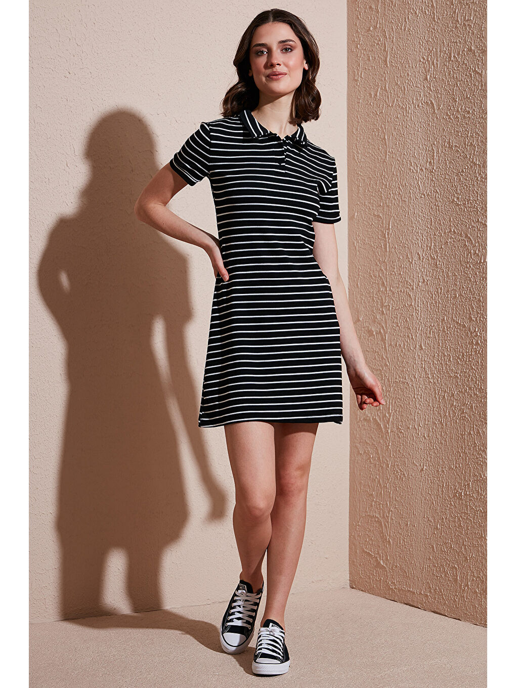 Siyah Çizgili Slim Fit Mini Boy Düğmeli Polo Yaka Kısa Kollu Kadın Elbise 5866151