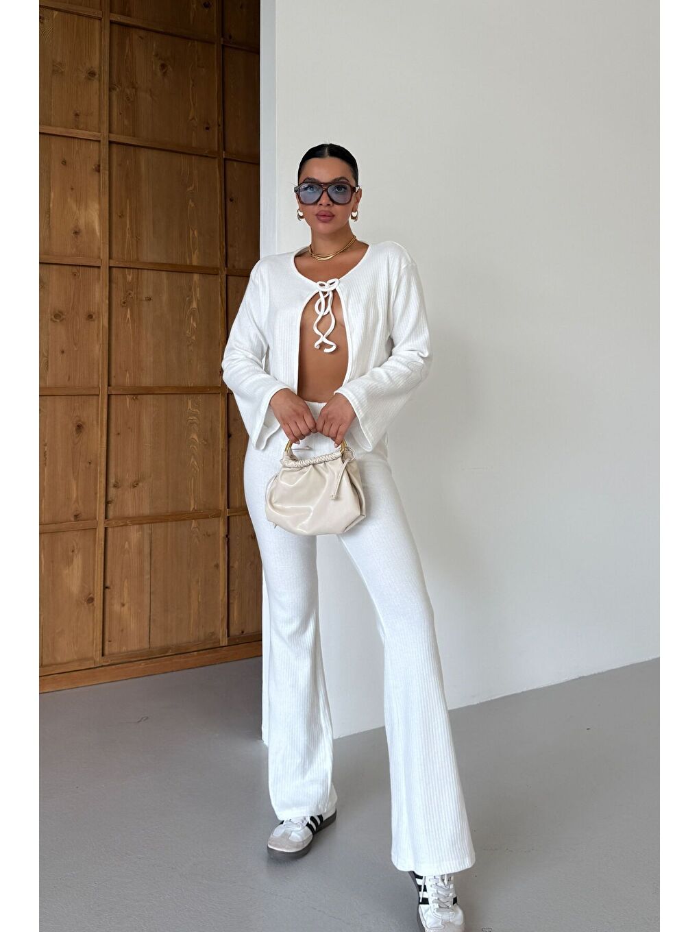 Kadın Beyaz Önden Bağcık Detay Fitilli Crop Pantolon Takım-1