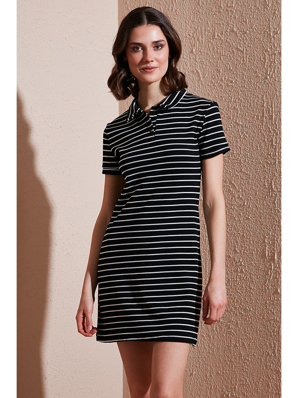 Siyah Çizgili Slim Fit Mini Boy Düğmeli Polo Yaka Kısa Kollu Kadın Elbise 5866151-1