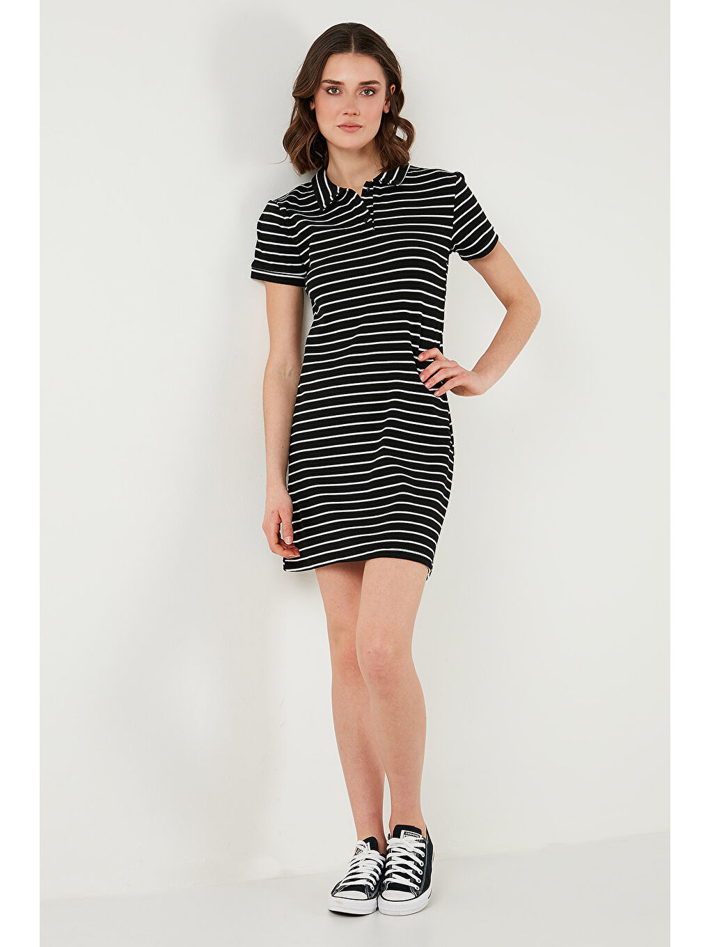 Siyah Çizgili Slim Fit Mini Boy Düğmeli Polo Yaka Kısa Kollu Kadın Elbise 5866151-2