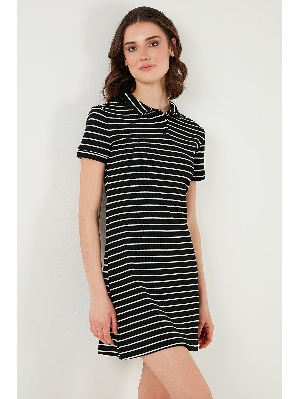 Siyah Çizgili Slim Fit Mini Boy Düğmeli Polo Yaka Kısa Kollu Kadın Elbise 5866151-3