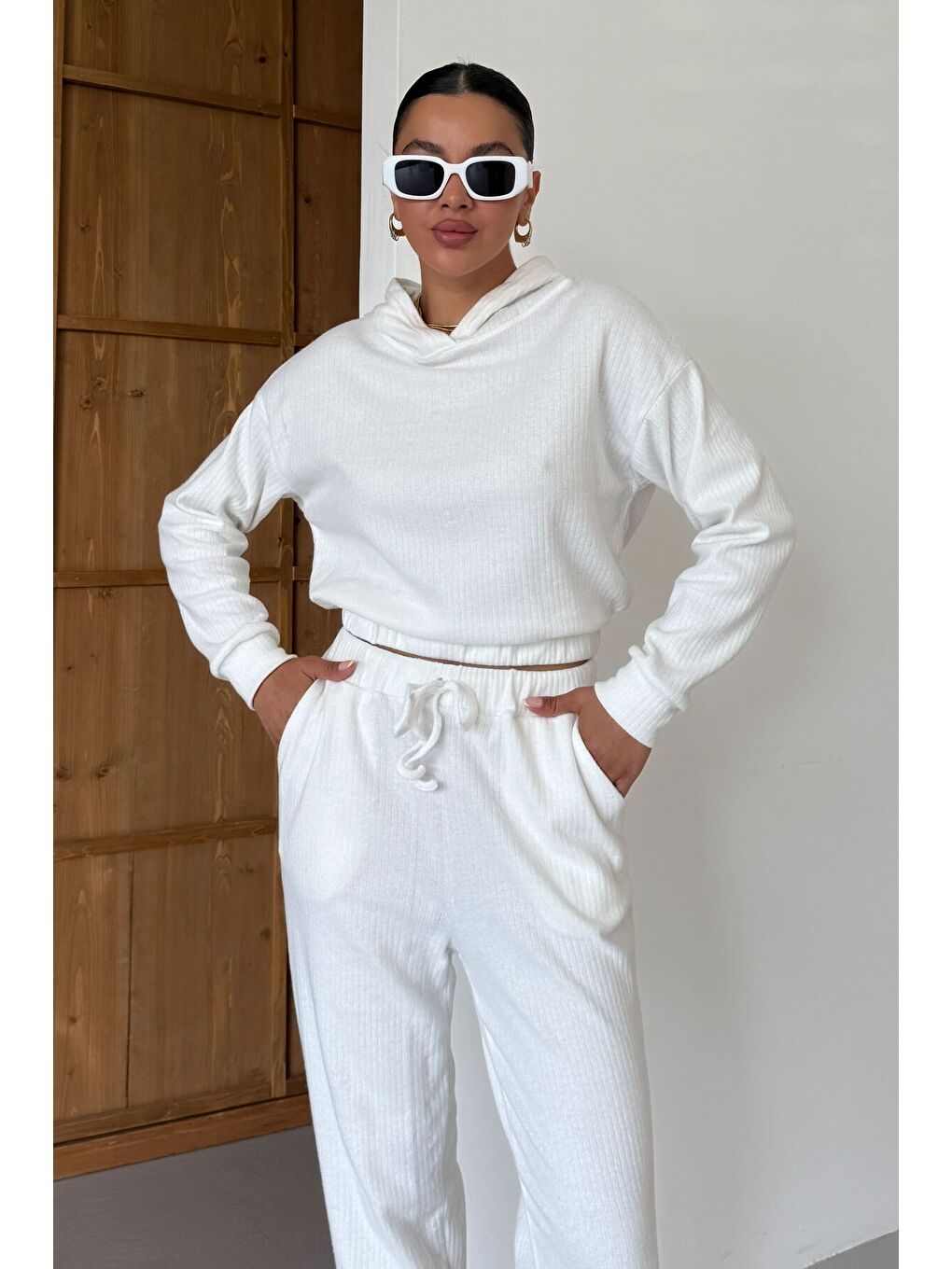Kadın Beyaz Kapüşonlu Crop Fitilli Alt-Üst Takım-6