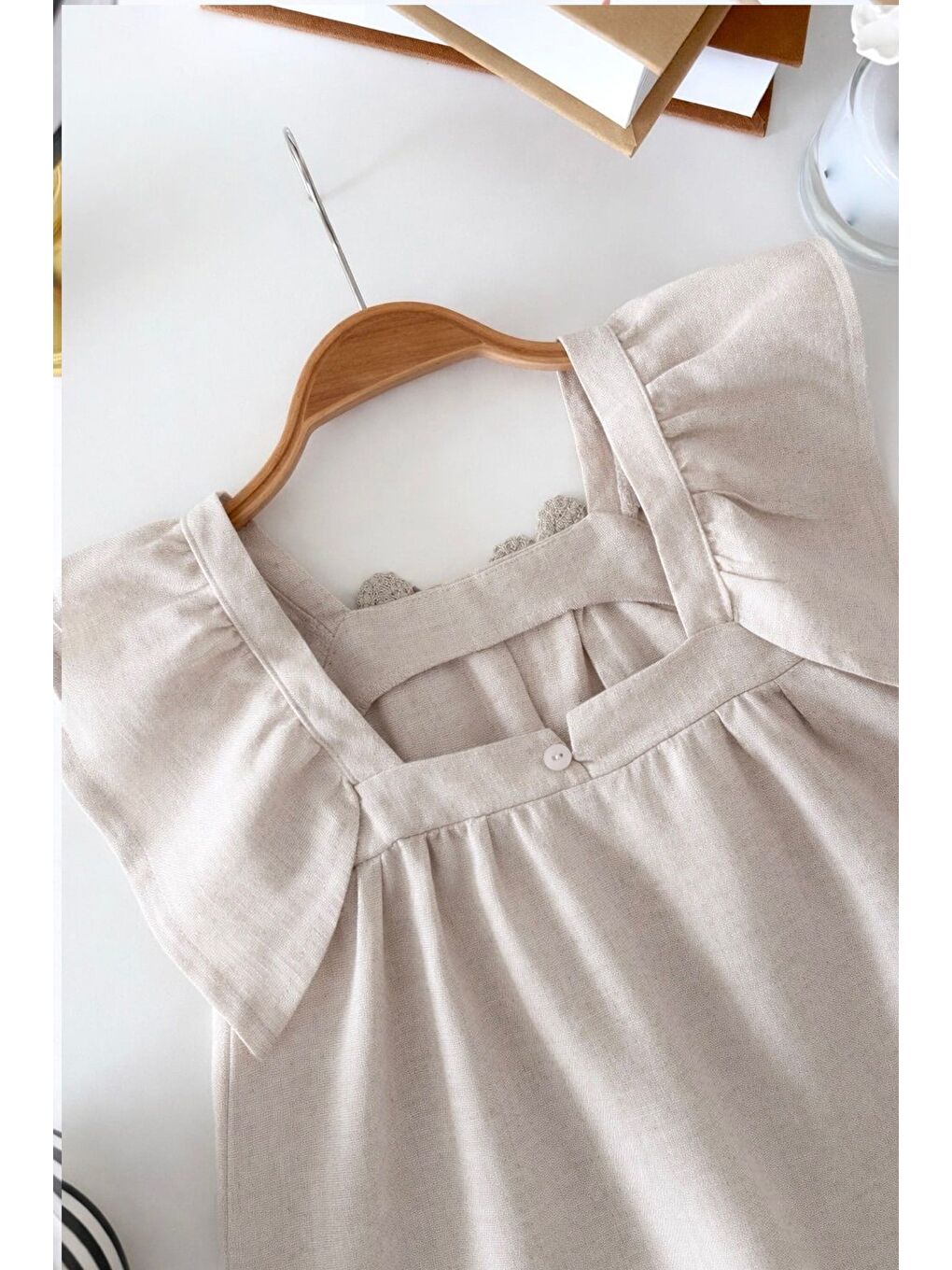 Bej Kız Çocuk Keten Çiçek Detaylı Volan Kollu Pamuklu Elbise-3