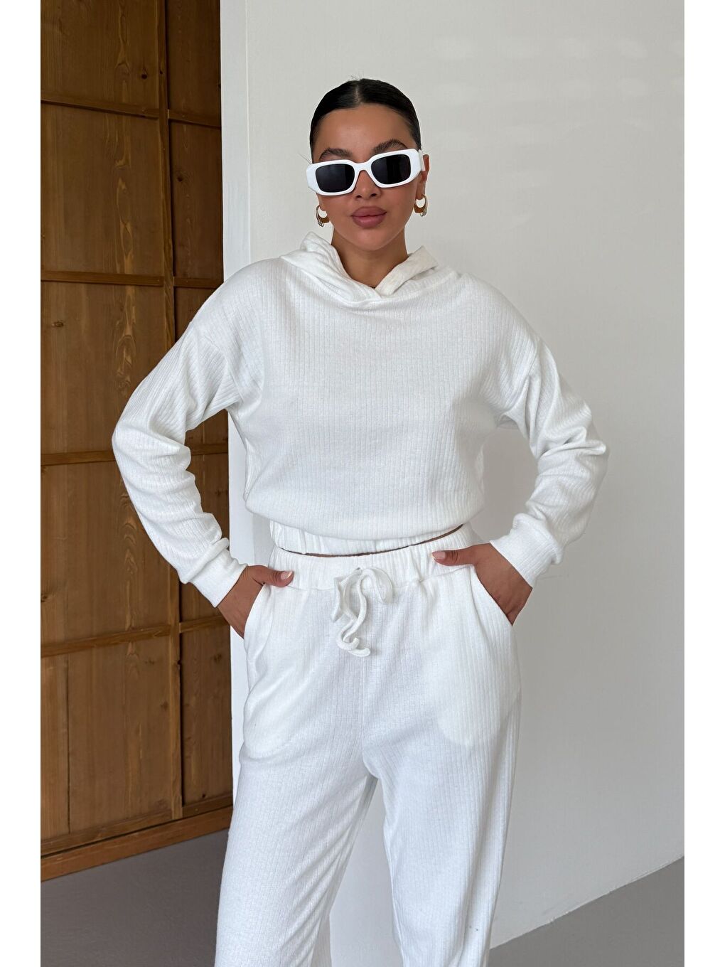 Kadın Beyaz Kapüşonlu Crop Fitilli Alt-Üst Takım-7