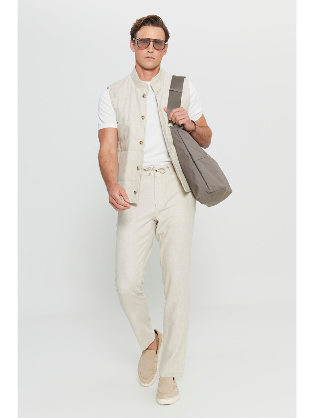 Erkek Bej İnce Dolgulu Standart Fit Normal Kesim Yan Cepli Casual Yelek-1