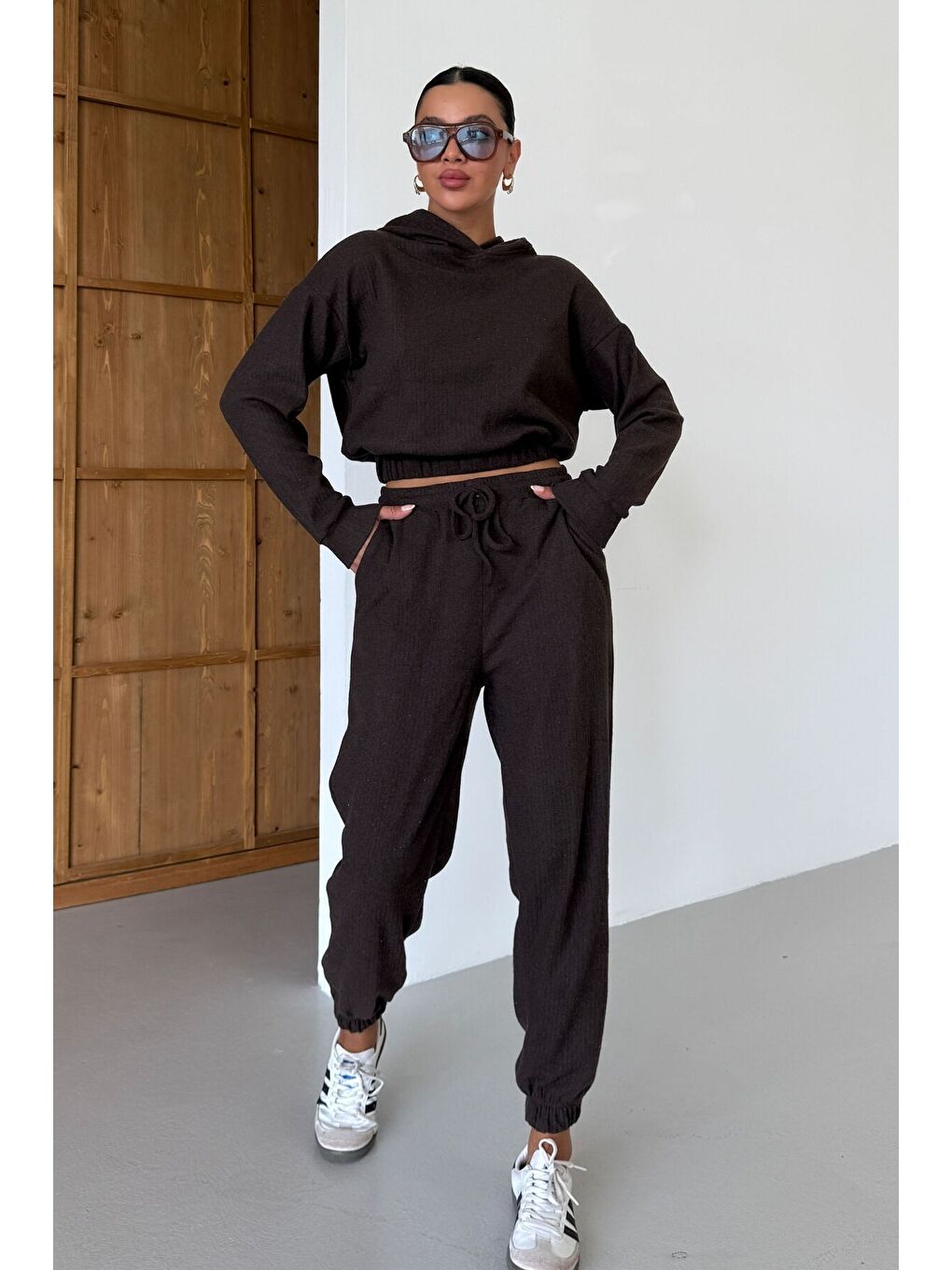 Kadın Kahverengi Kapüşonlu Crop Fitilli Alt-Üst Takım