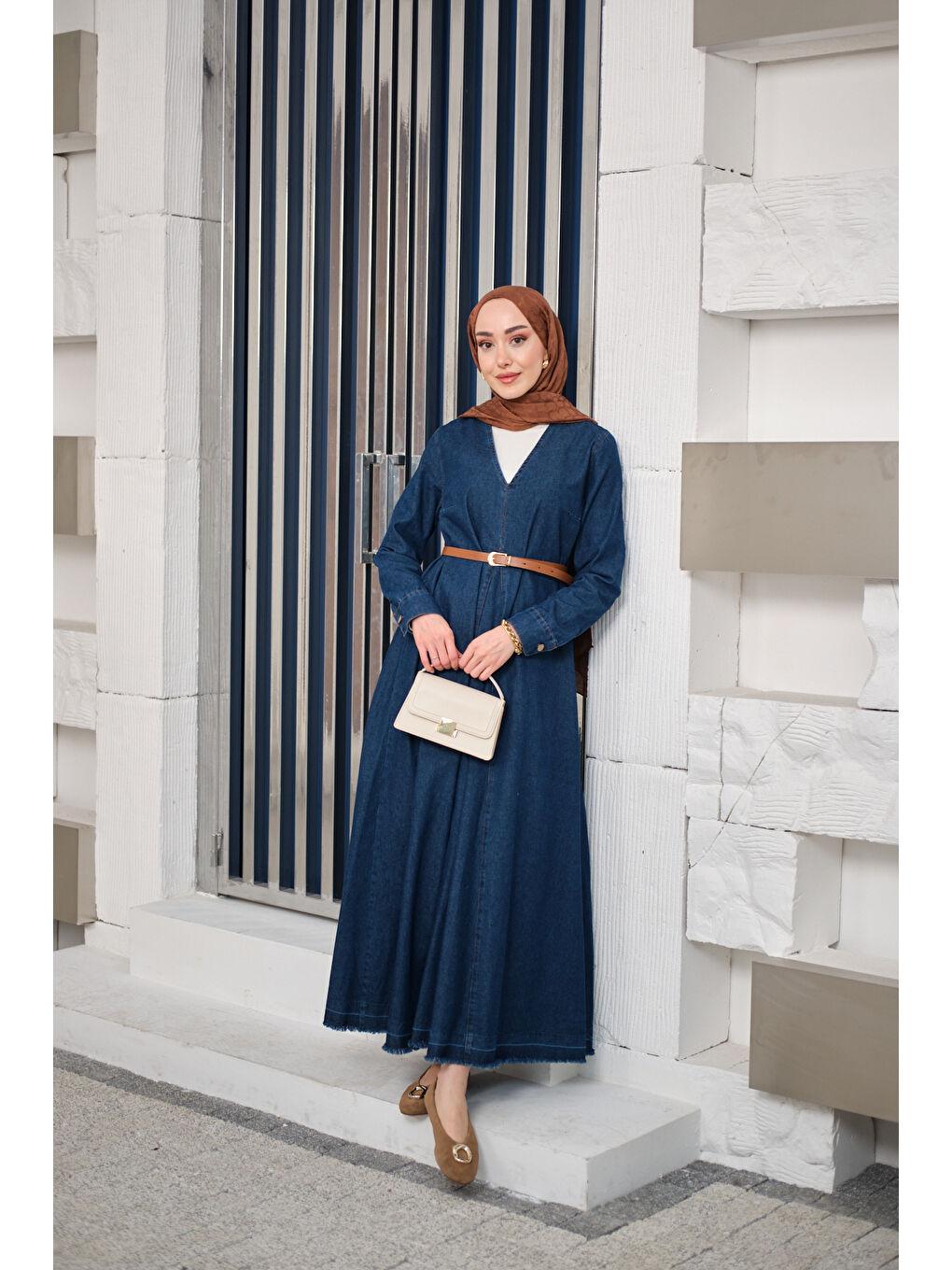 Kadın Yakası V Detaylı Kemerli Elbise Lacivert-1