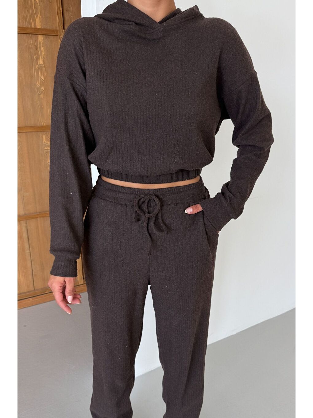 Kadın Kahverengi Kapüşonlu Crop Fitilli Alt-Üst Takım-1