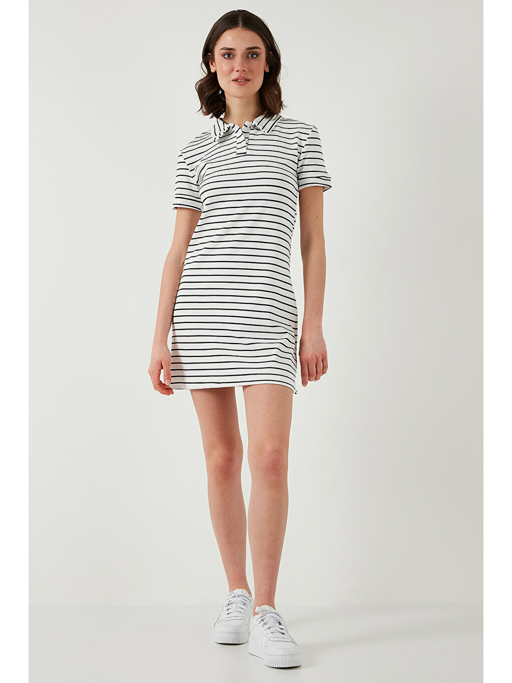 Beyaz Çizgili Slim Fit Mini Boy Düğmeli Polo Yaka Kısa Kollu Kadın Elbise 5866151-2